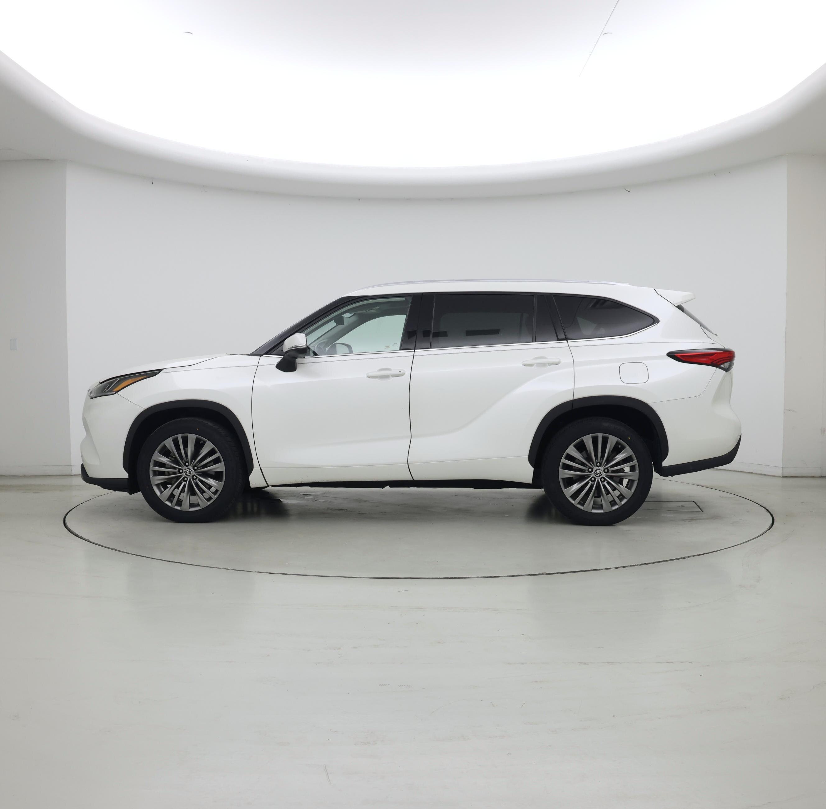 Thumbnail: 2020 Toyota Highlander - 3