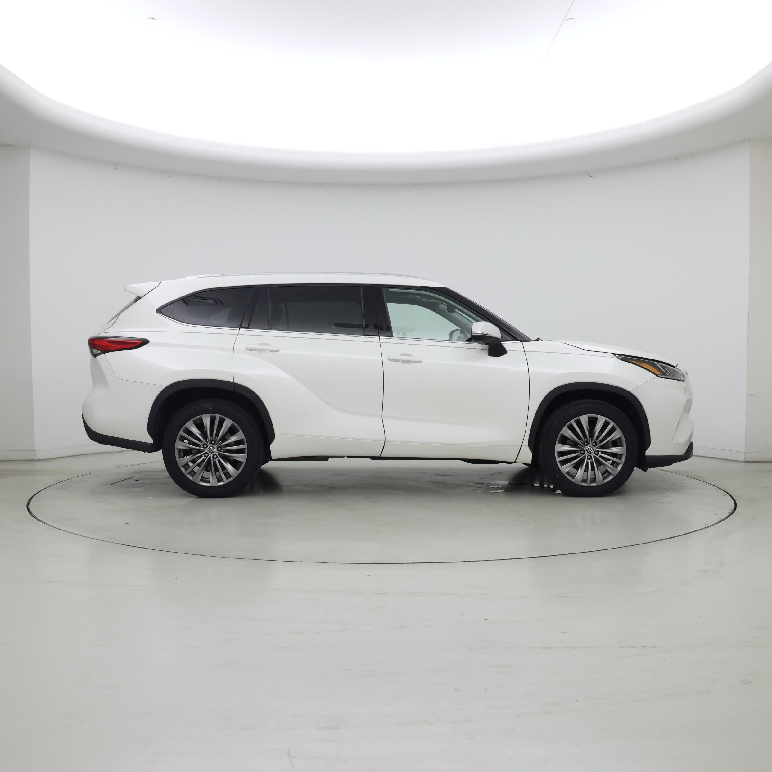 Thumbnail: 2020 Toyota Highlander - 7