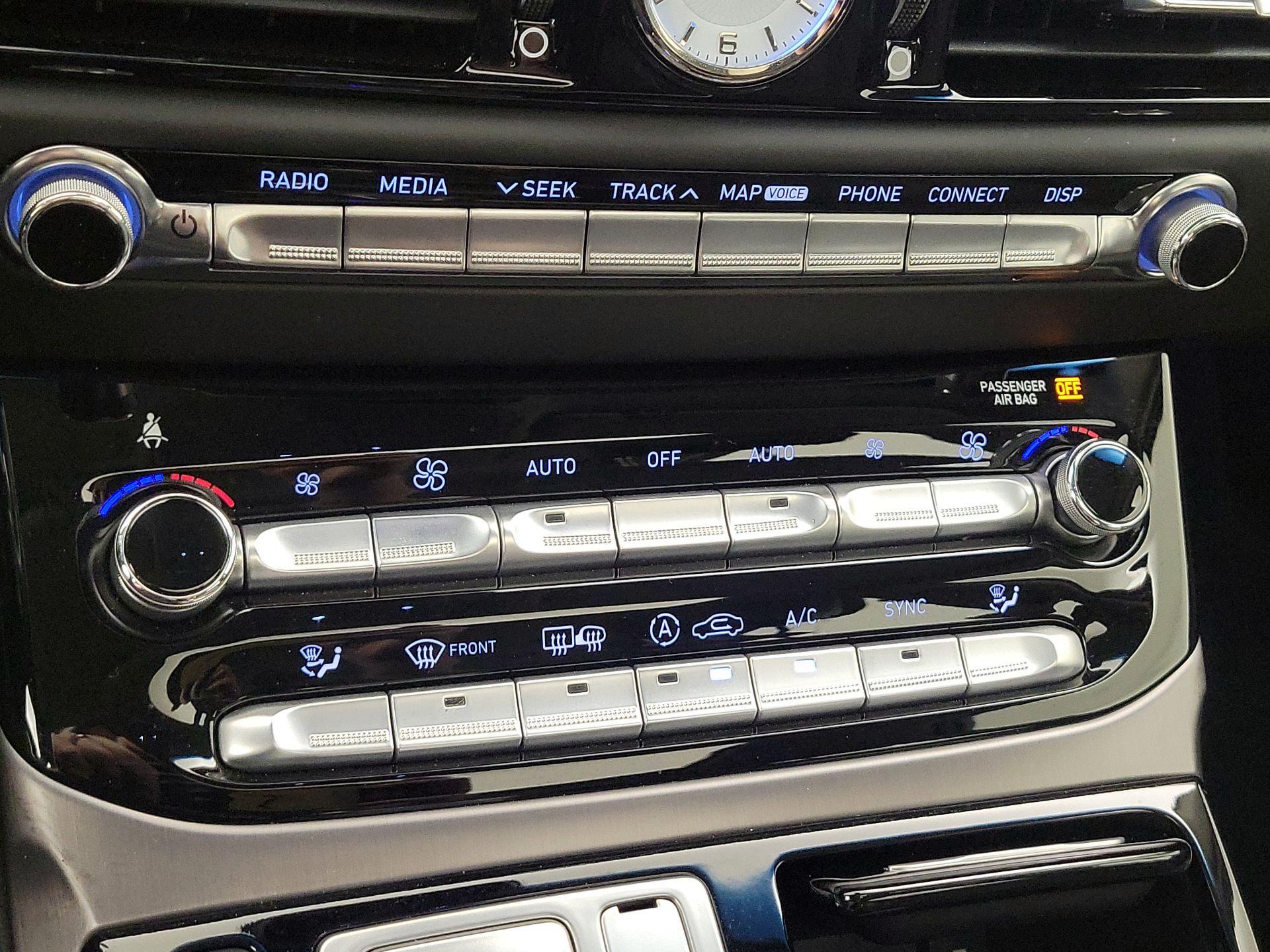 Thumbnail: 2019 Genesis G90 - 17