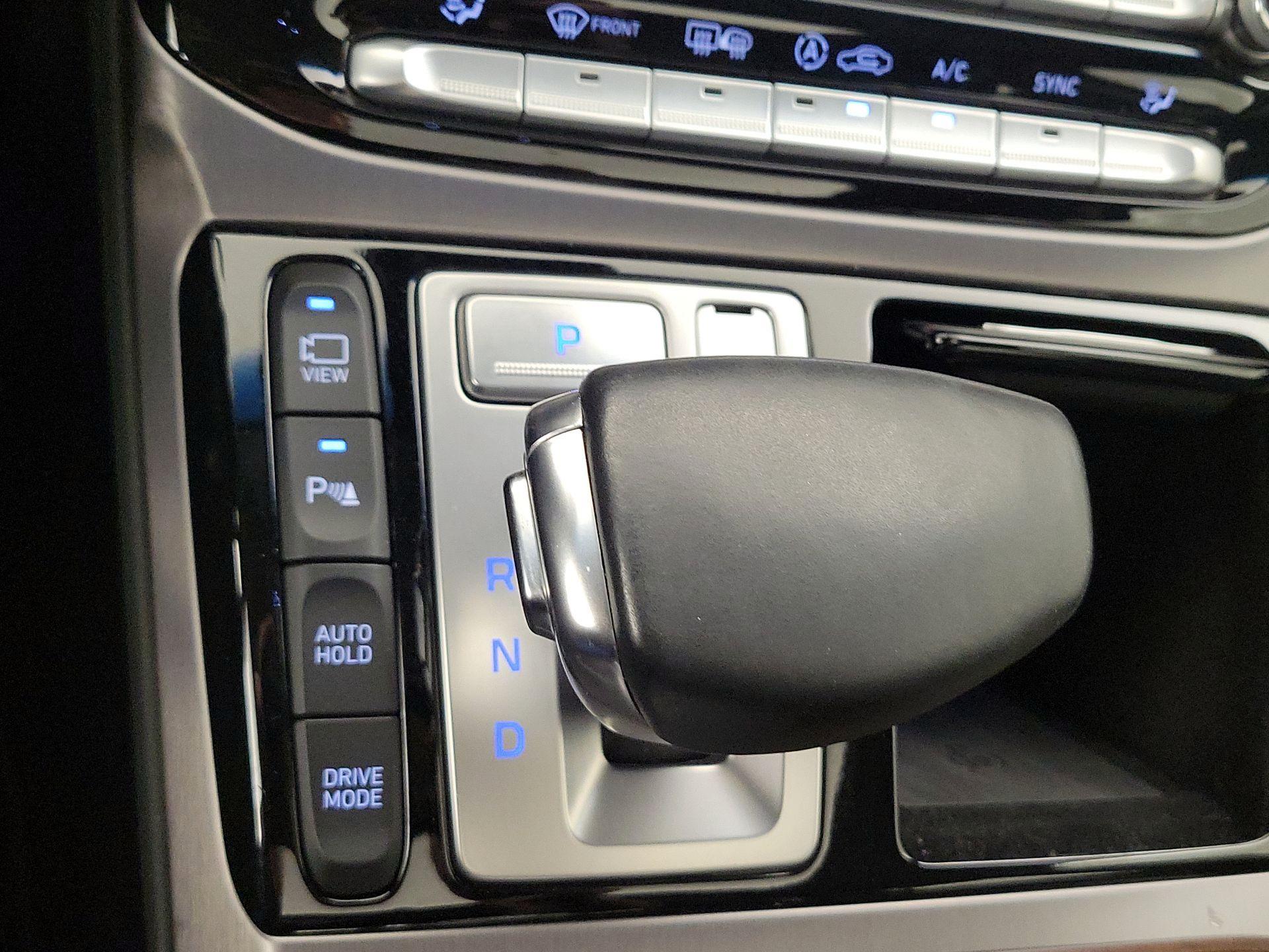 Thumbnail: 2019 Genesis G90 - 18