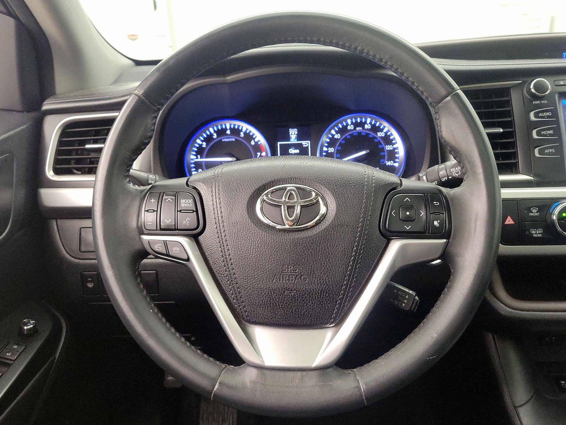 Thumbnail: 2016 Toyota Highlander - 10