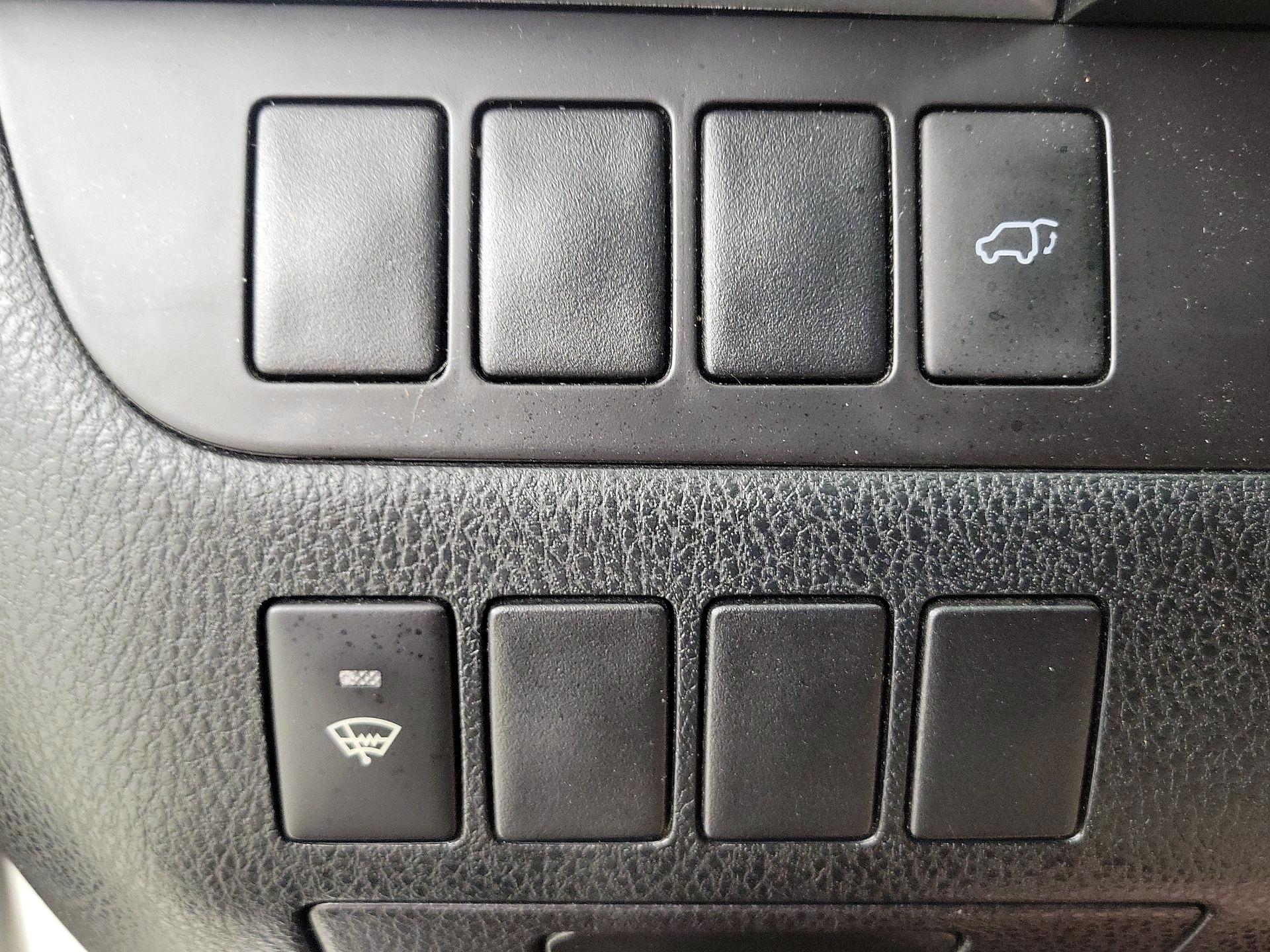 Thumbnail: 2016 Toyota Highlander - 13