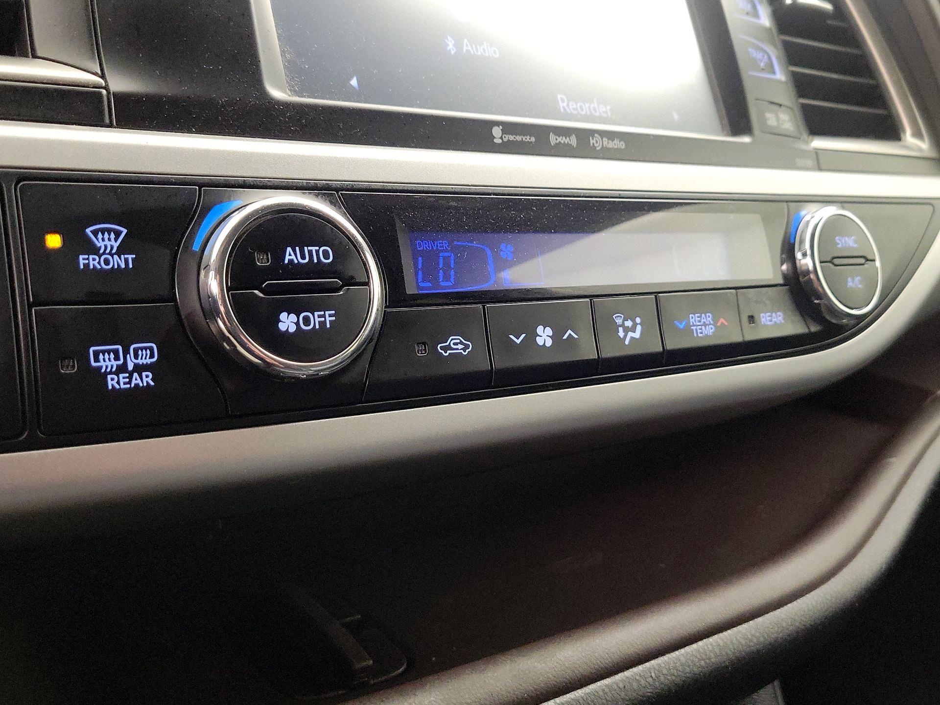 Thumbnail: 2016 Toyota Highlander - 16