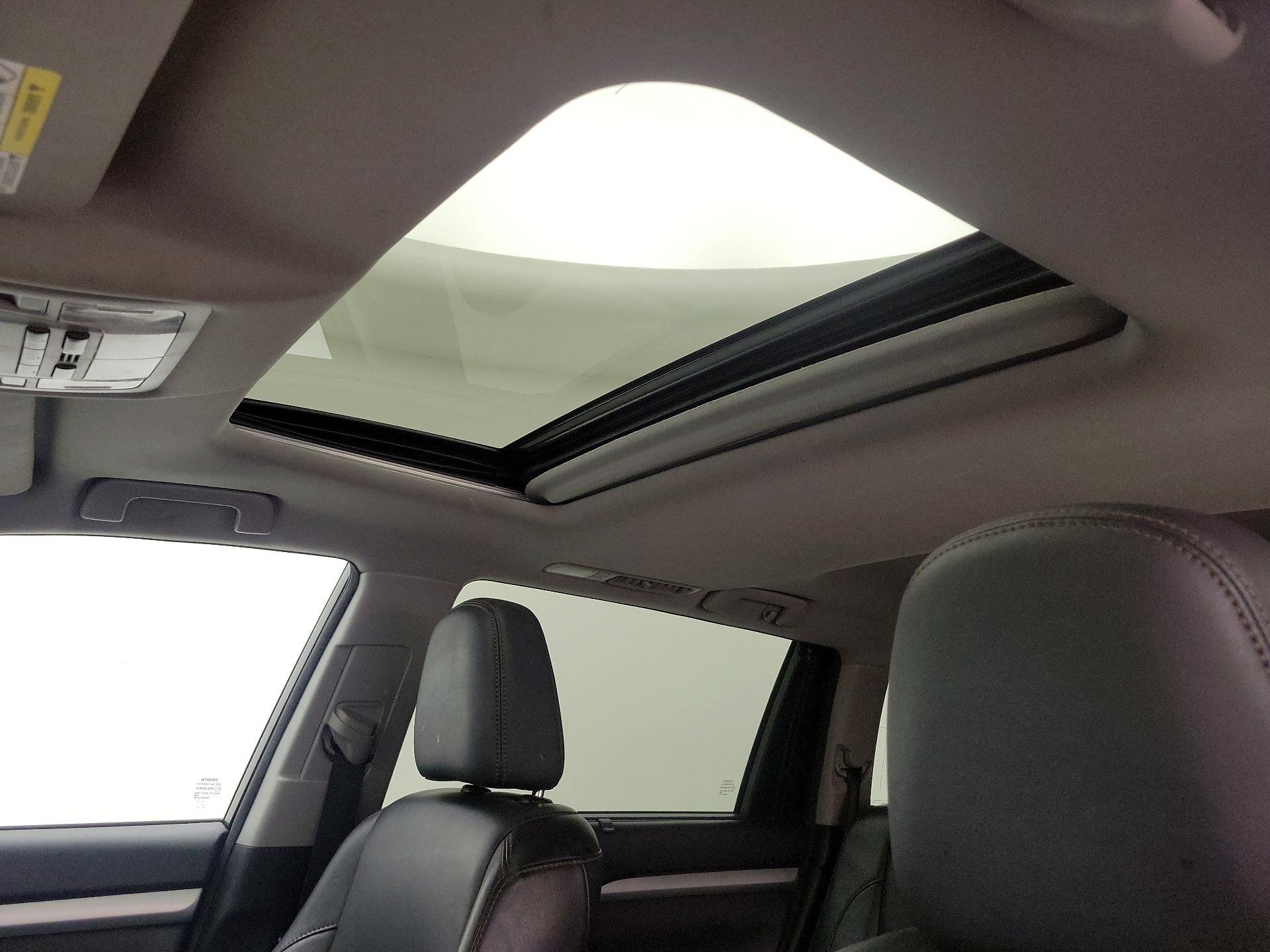 Thumbnail: 2016 Toyota Highlander - 19