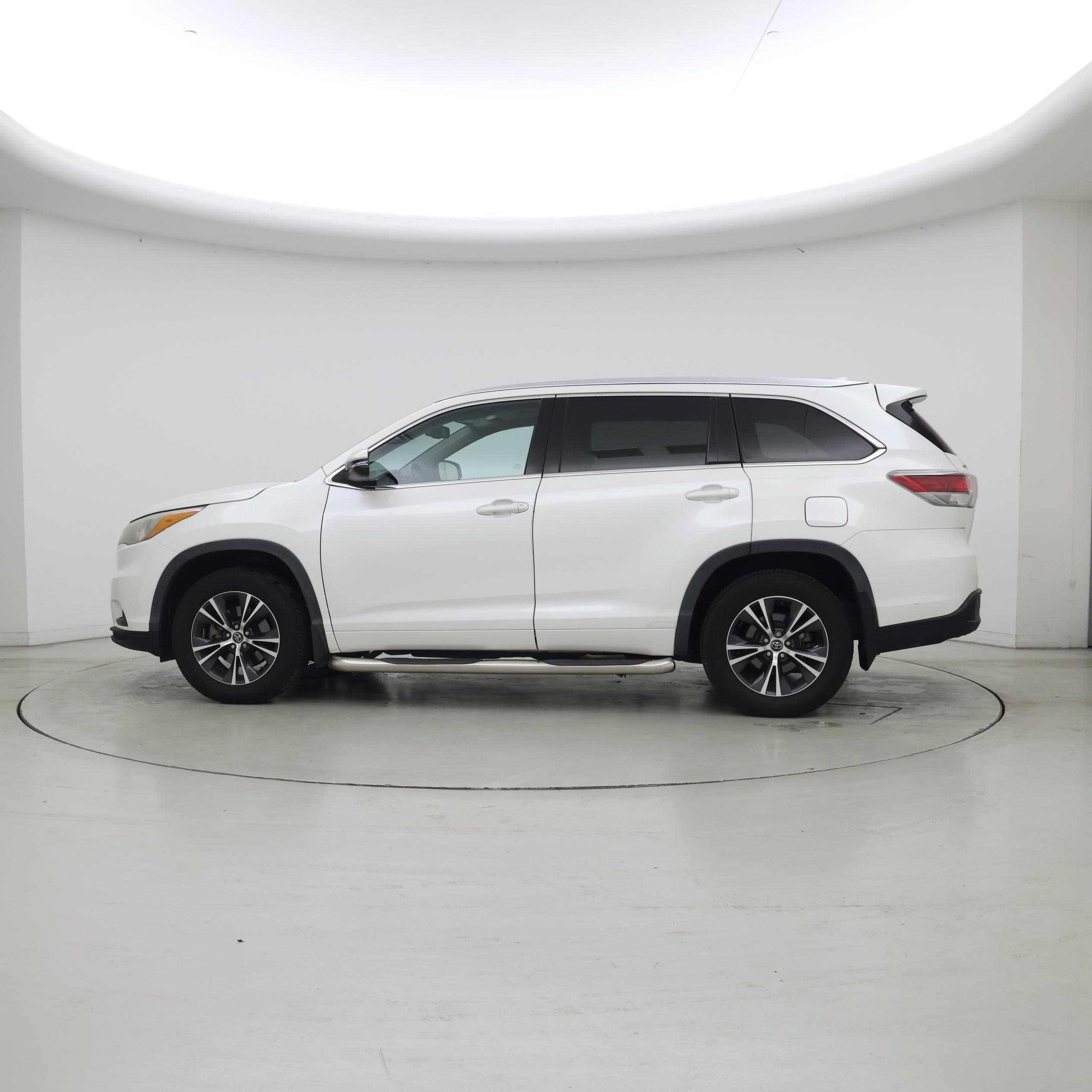 Thumbnail: 2016 Toyota Highlander - 3