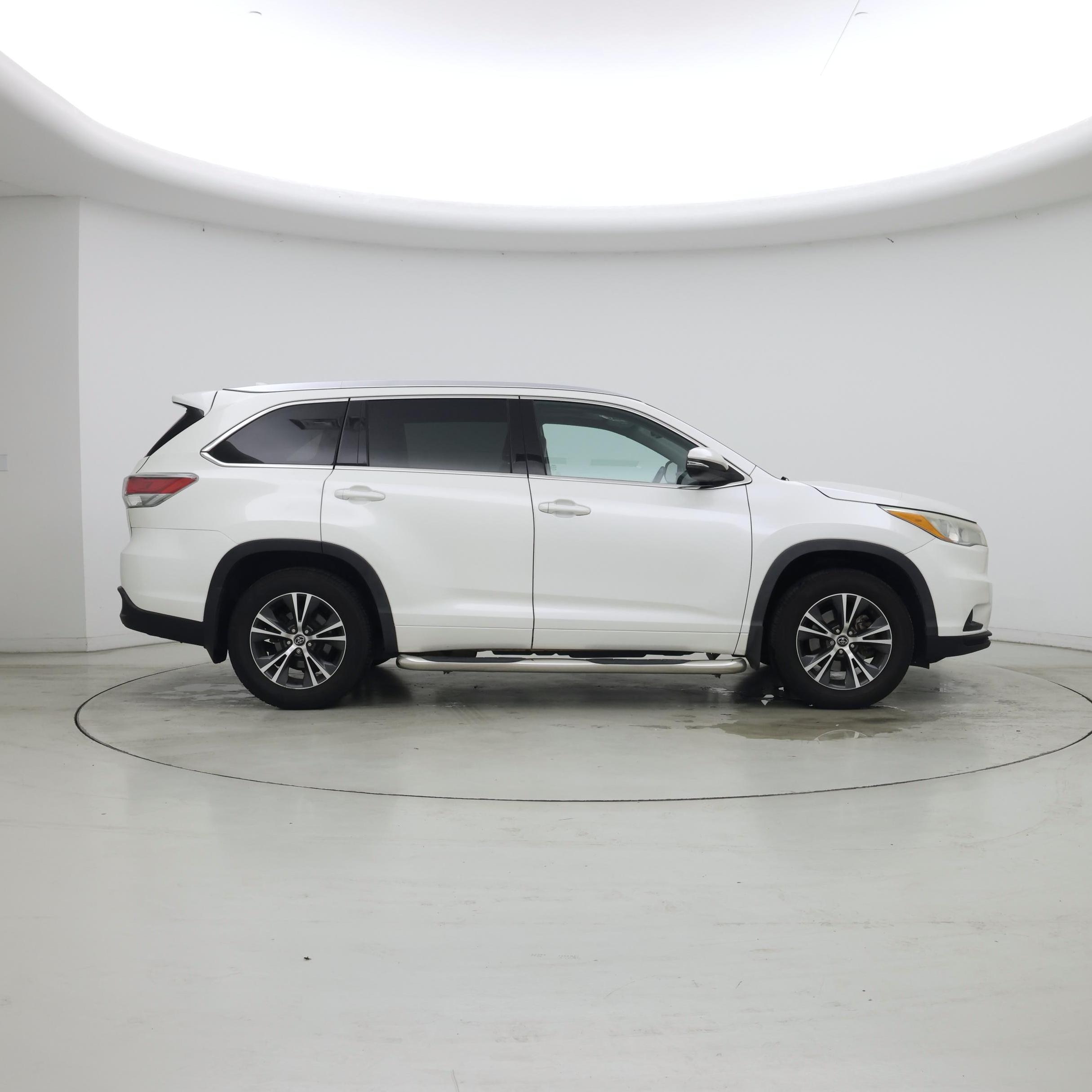 Thumbnail: 2016 Toyota Highlander - 7