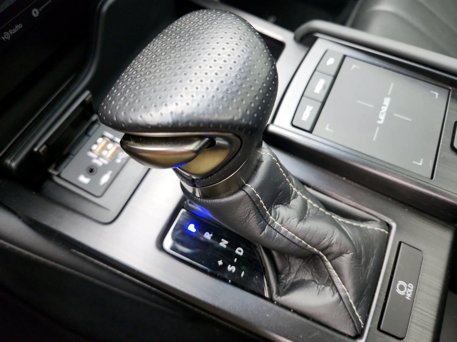 2022 Lexus ES F SPORT - Photo 17