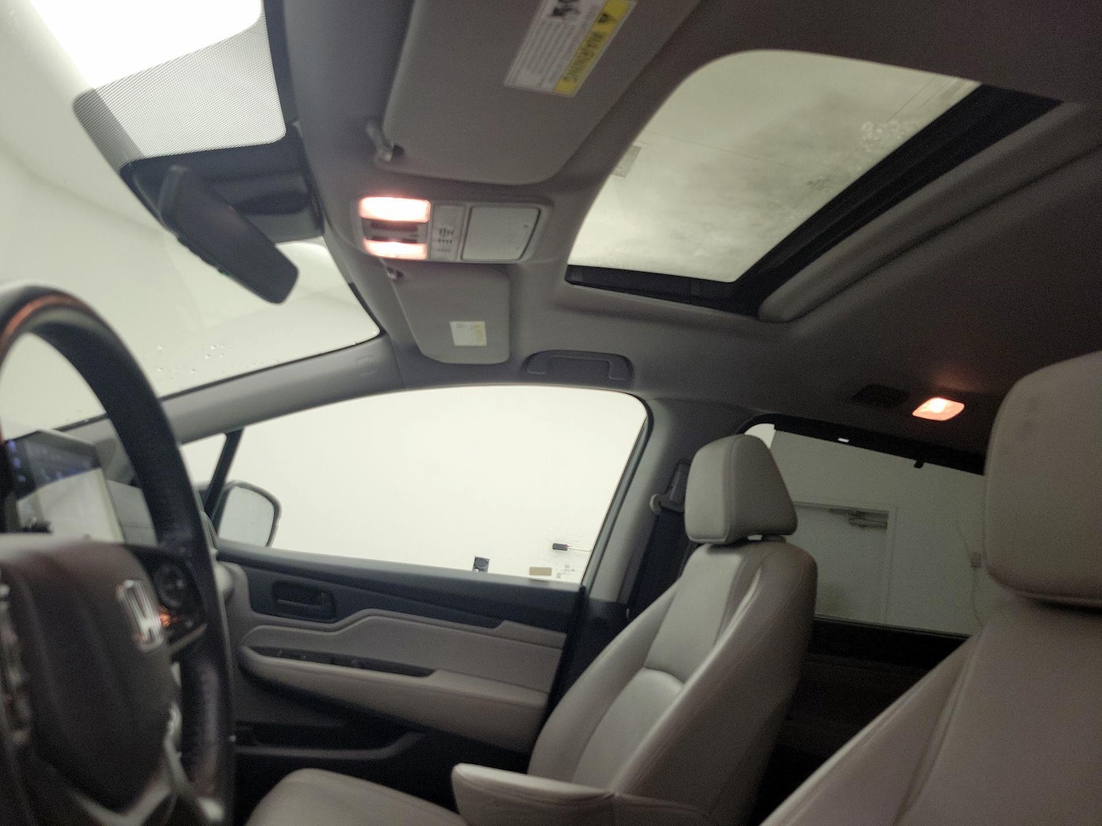 Sunroof(s) & Overhead Airbags