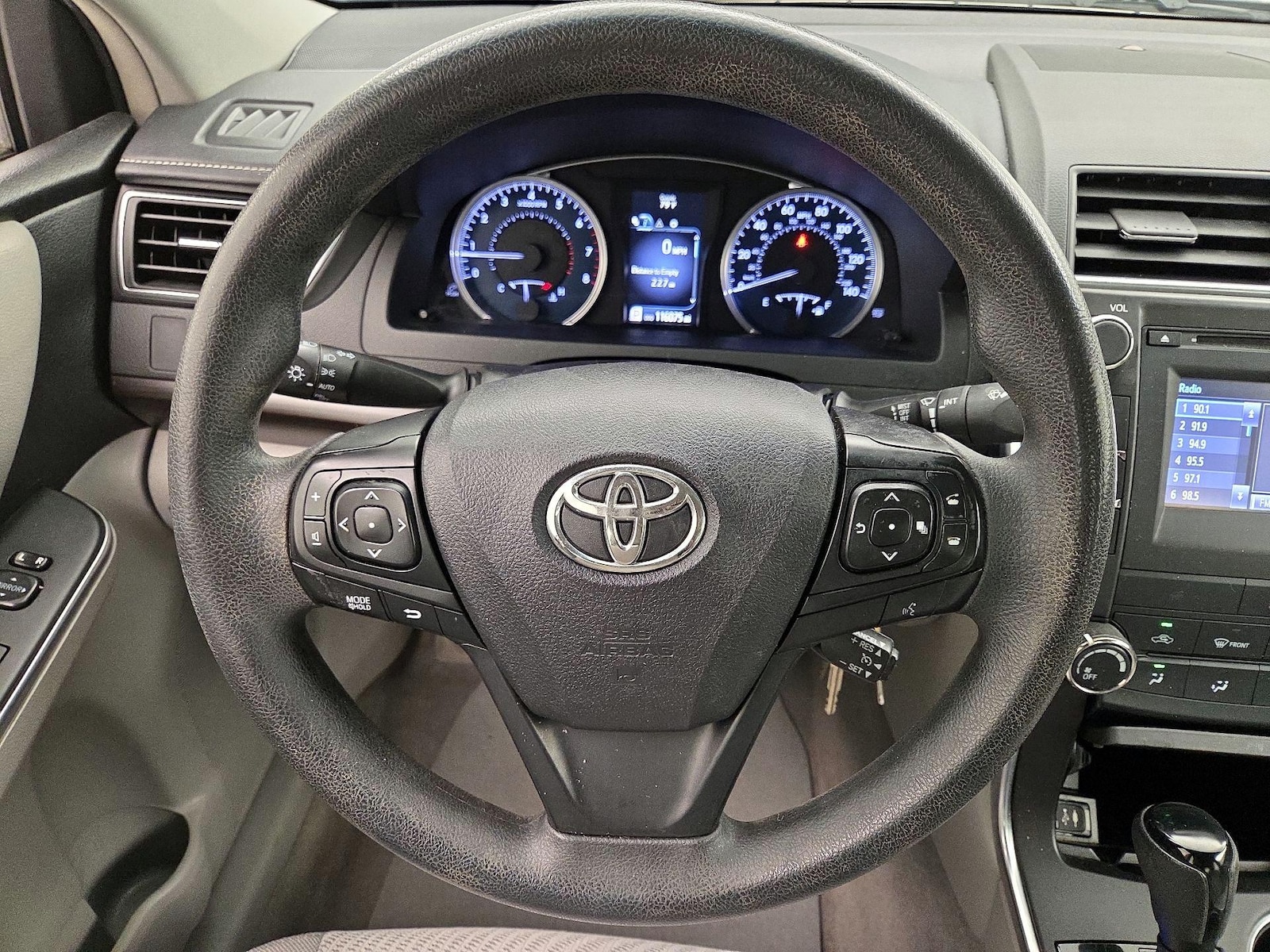 2017 Toyota Camry LE - Photo 11