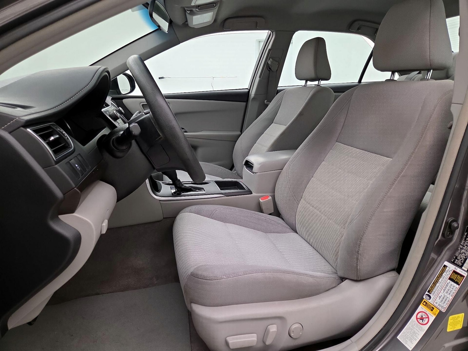 2017 Toyota Camry LE - Photo 12