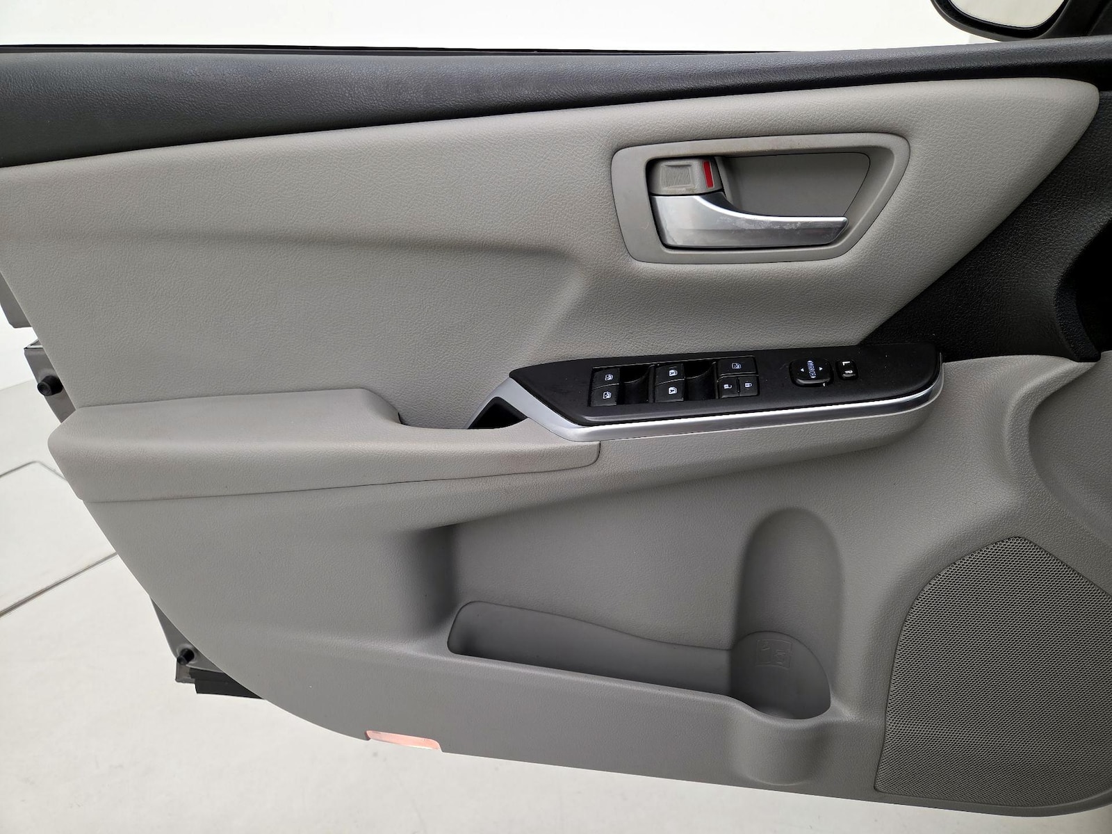 2017 Toyota Camry LE - Photo 13