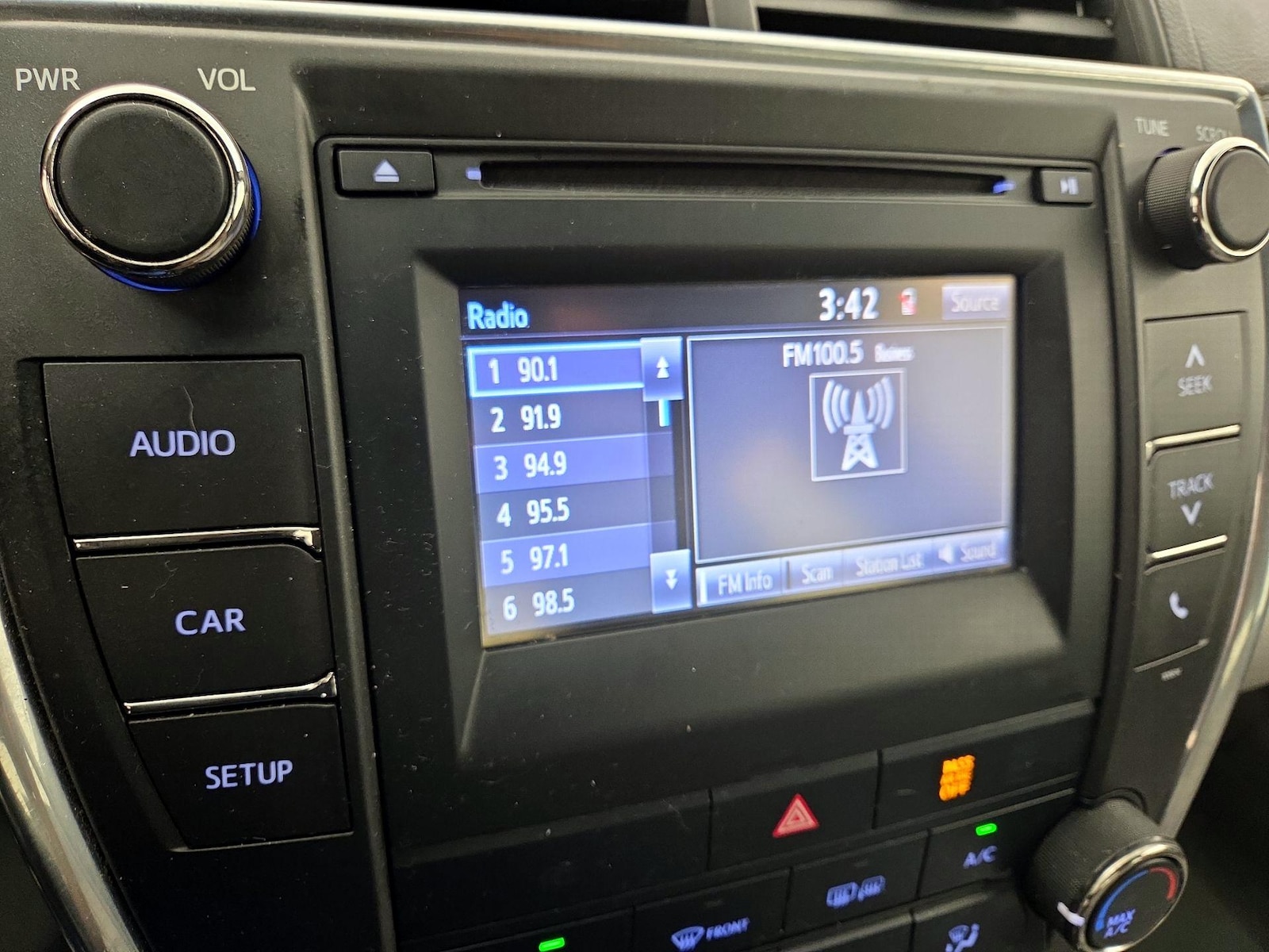2017 Toyota Camry LE - Photo 16