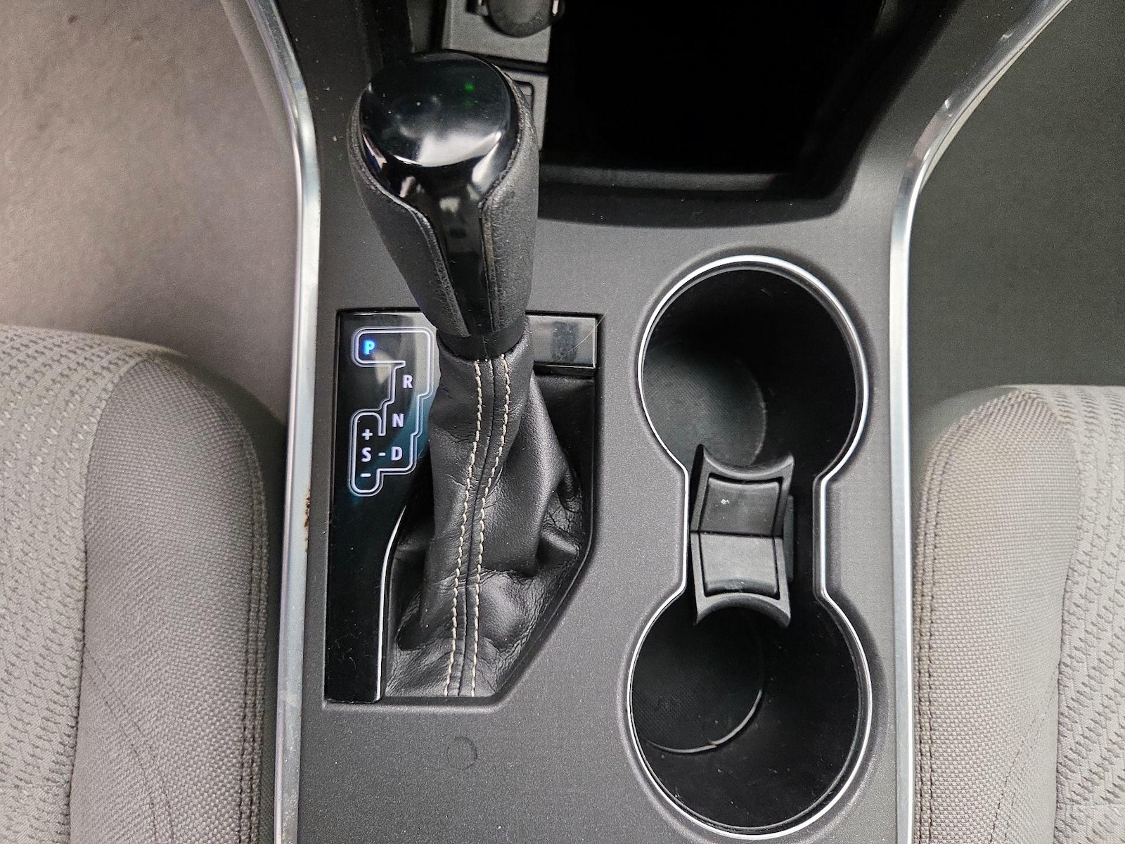 2017 Toyota Camry LE - Photo 18