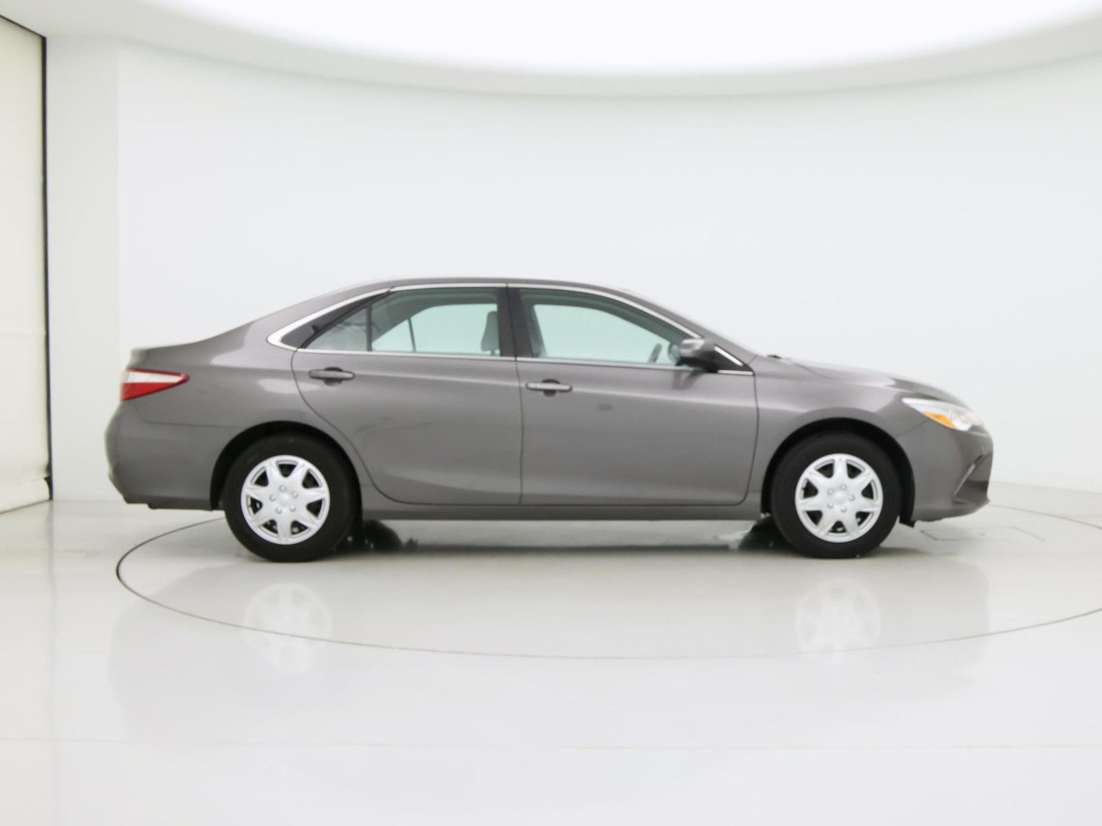 2017 Toyota Camry LE - Photo 8