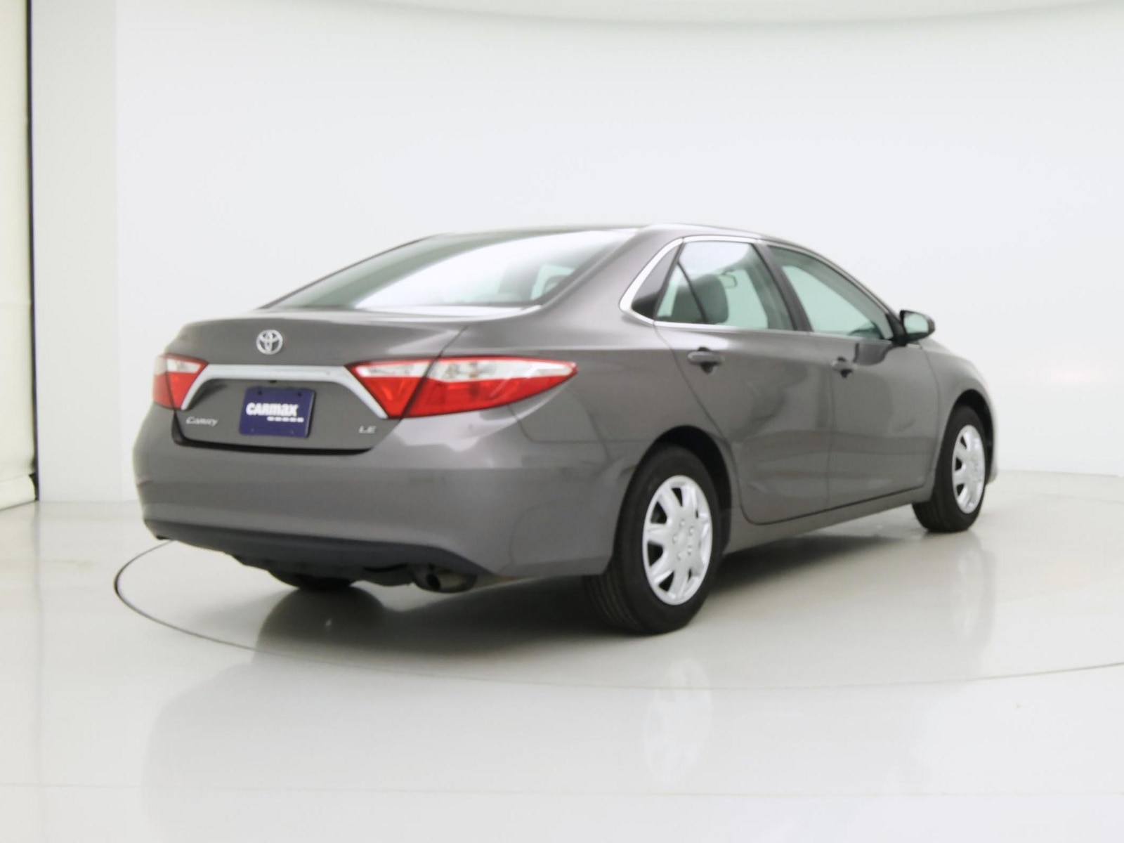 2017 Toyota Camry LE - Photo 9