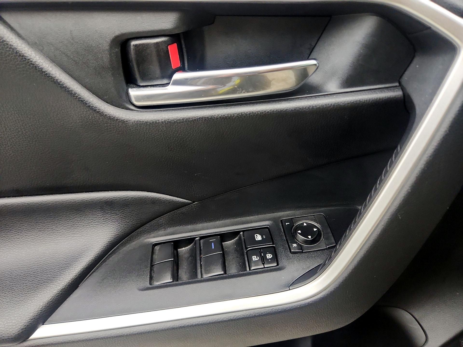 Thumbnail: 2020 Toyota RAV4 - 12