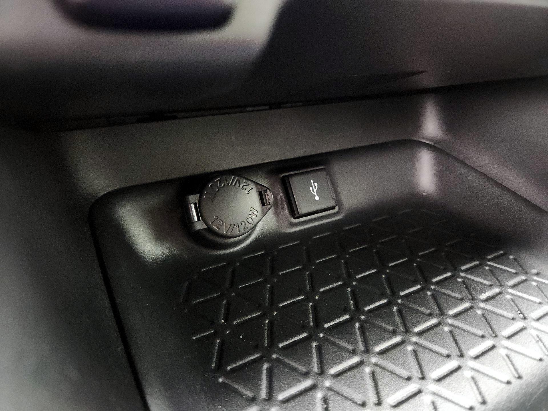 Thumbnail: 2020 Toyota RAV4 - 18