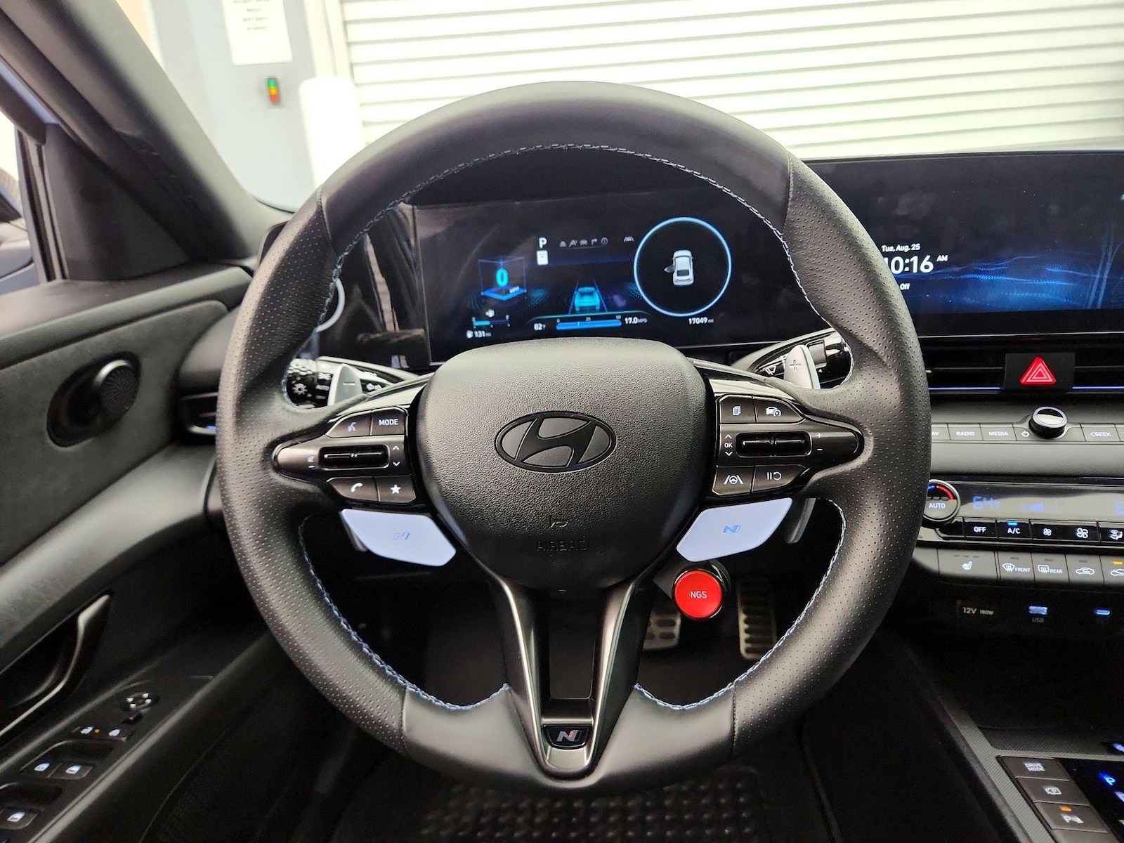 2025 Hyundai Elantra N - Photo 11