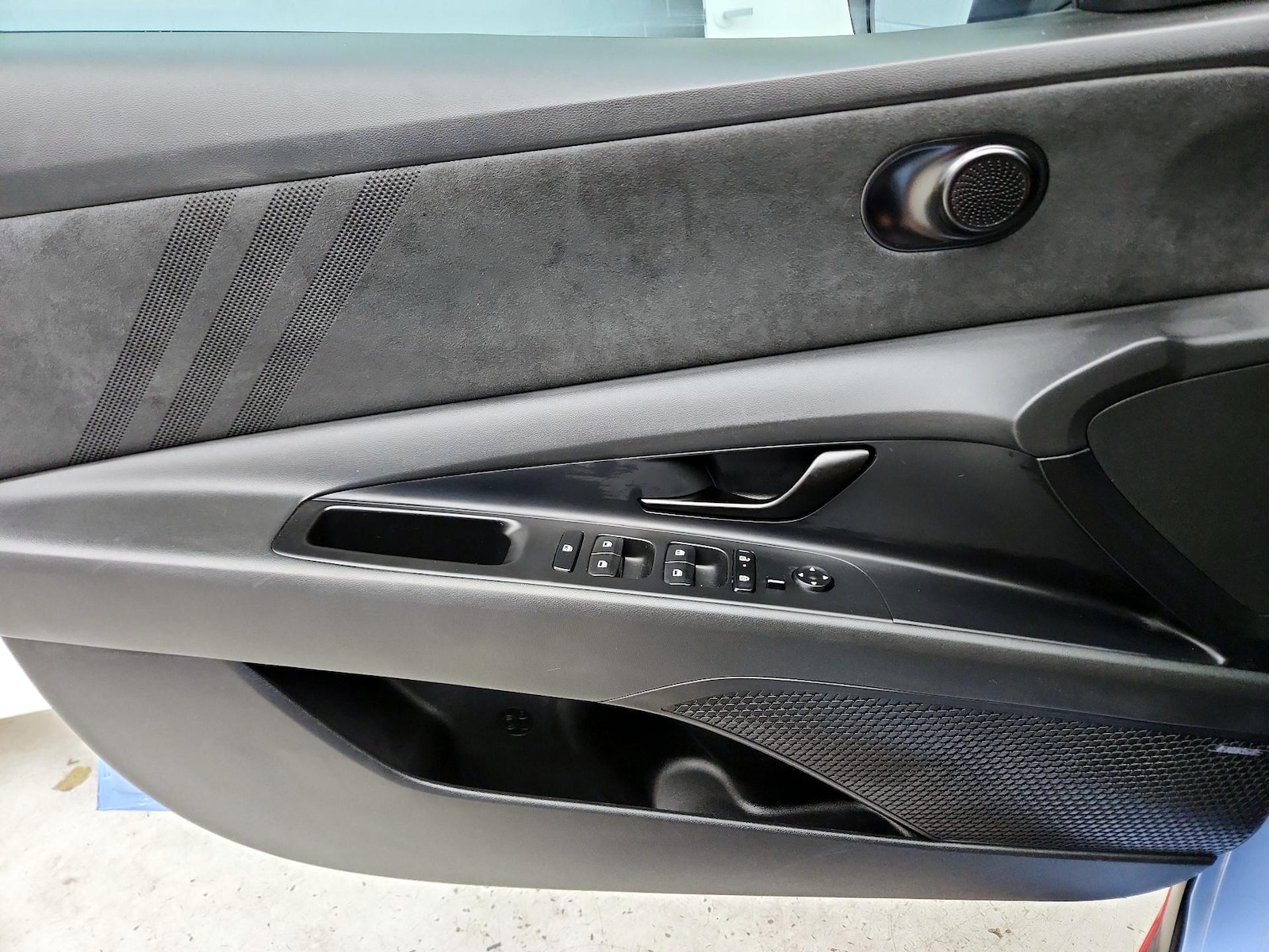 2025 Hyundai Elantra N - Photo 13
