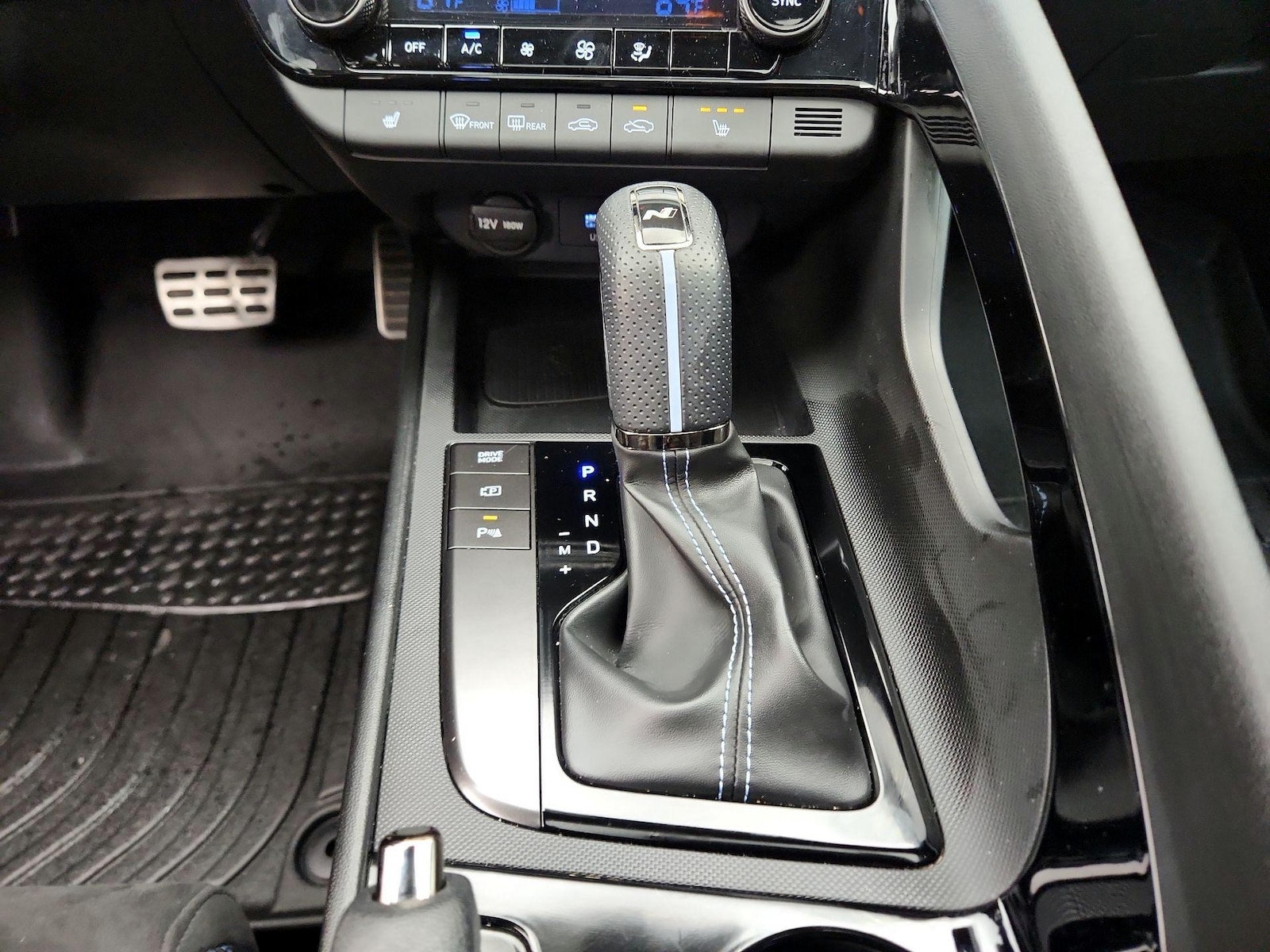 2025 Hyundai Elantra N - Photo 19