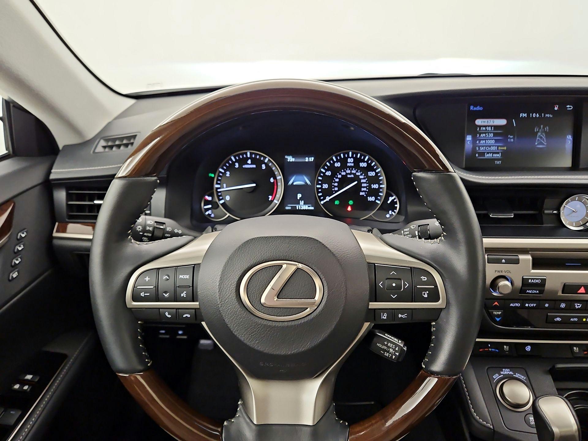 Thumbnail: 2017 Lexus ES - 10