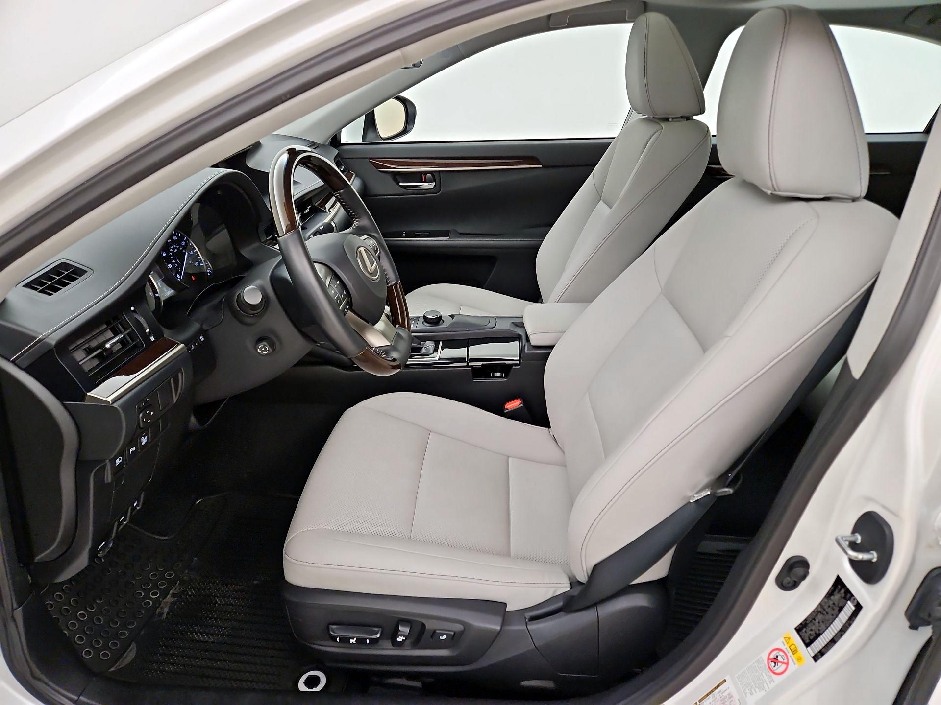 Thumbnail: 2017 Lexus ES - 11