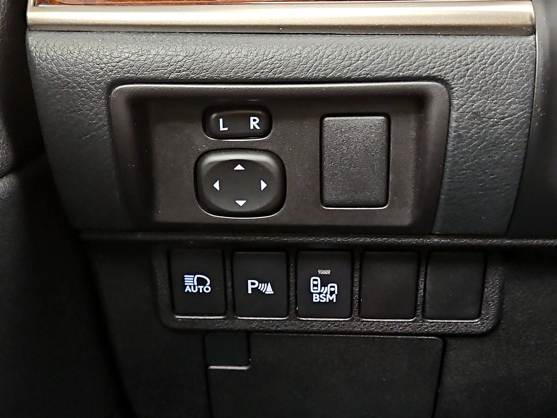 Thumbnail: 2017 Lexus ES - 13