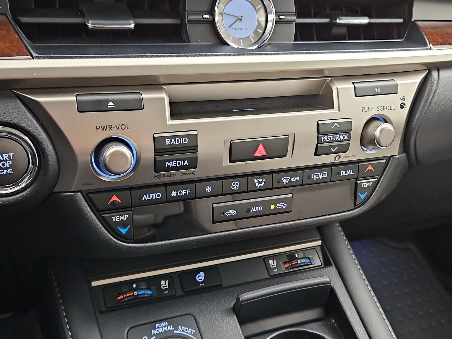 Thumbnail: 2017 Lexus ES - 16