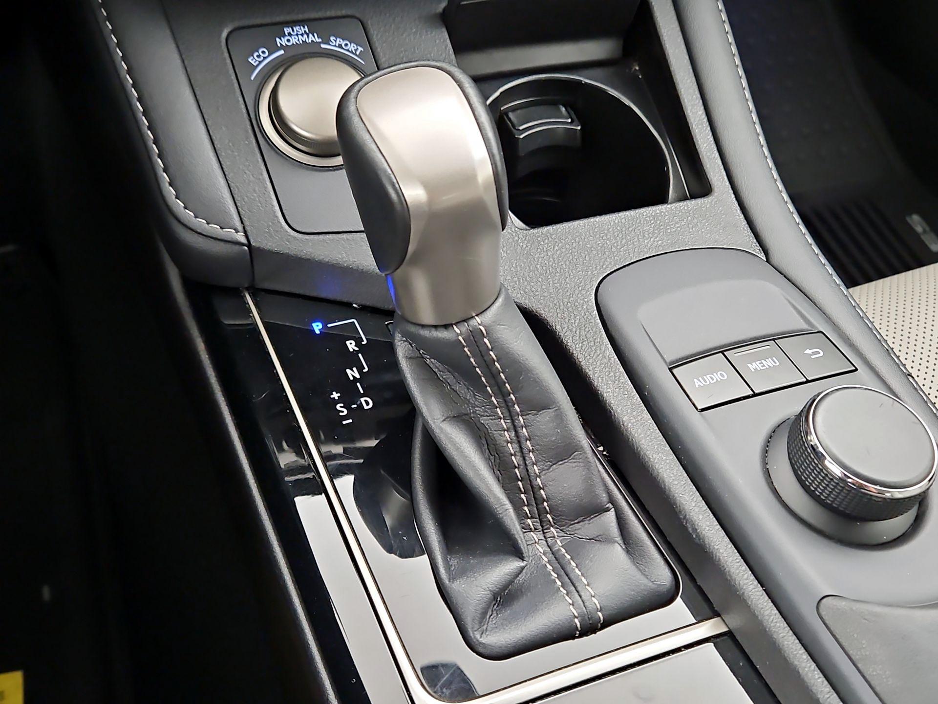 Thumbnail: 2017 Lexus ES - 17