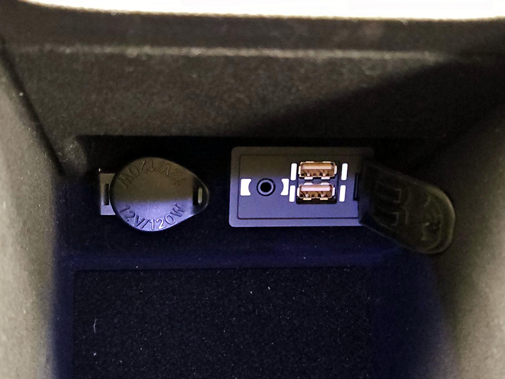 Thumbnail: 2017 Lexus ES - 18