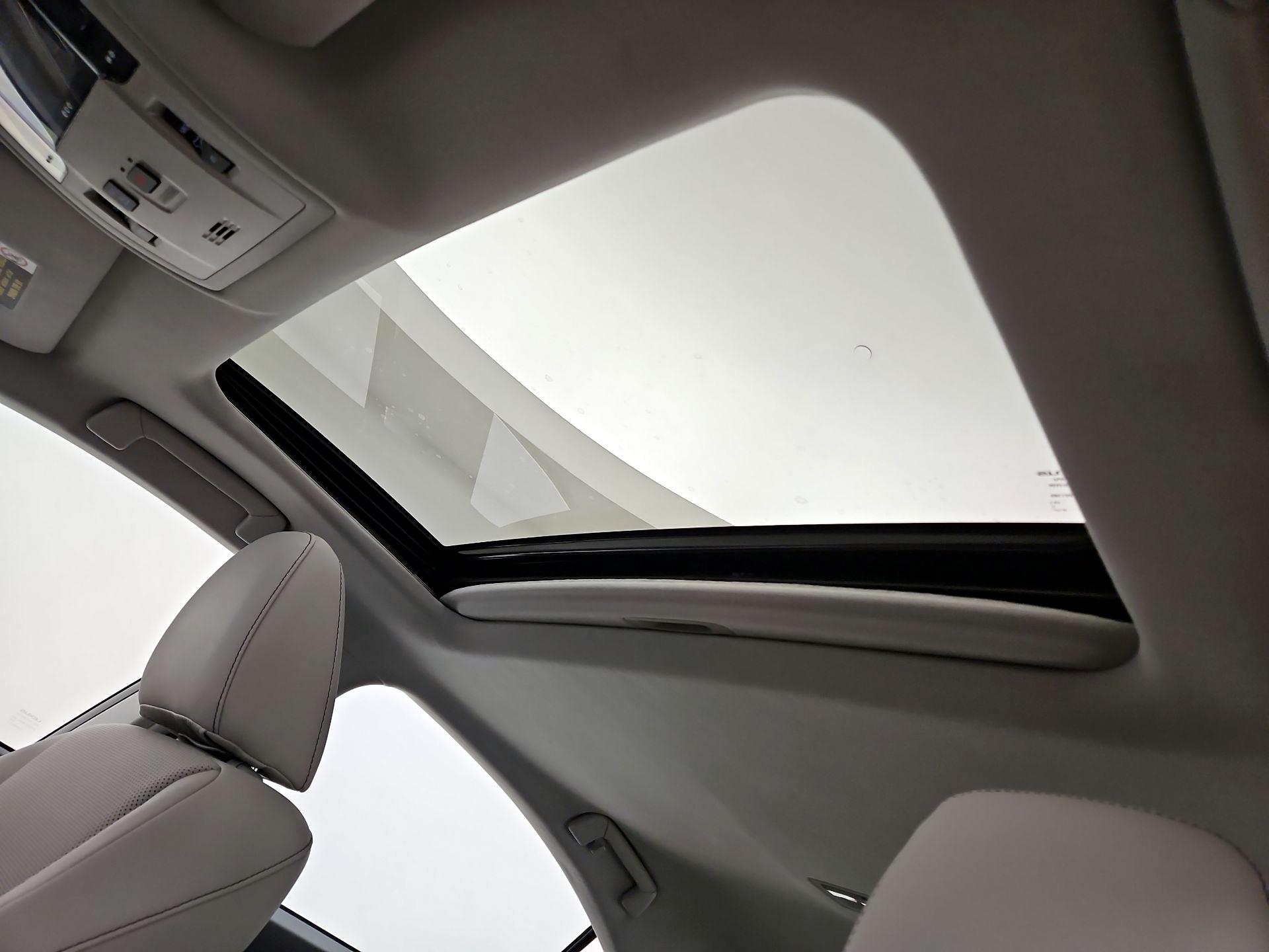 Thumbnail: 2017 Lexus ES - 19