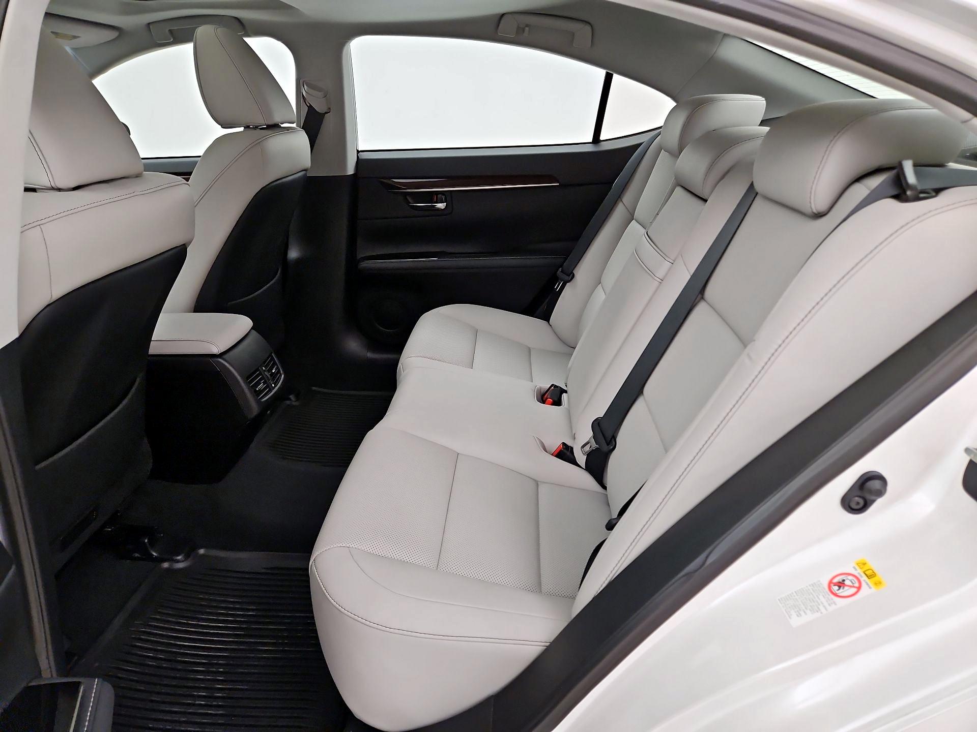 Thumbnail: 2017 Lexus ES - 20