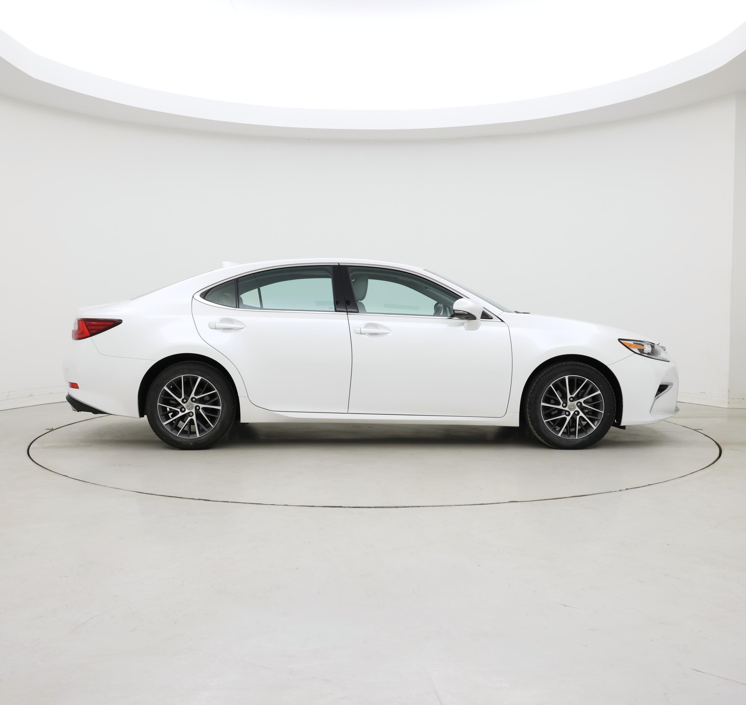 Thumbnail: 2017 Lexus ES - 7