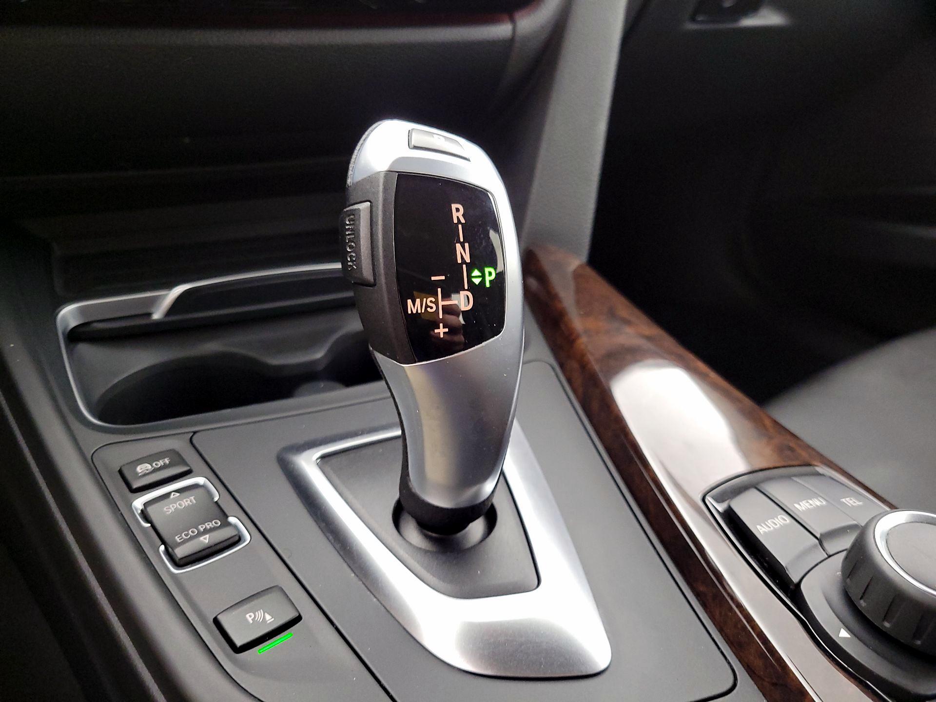 Thumbnail: 2016 BMW 3 Series - 17