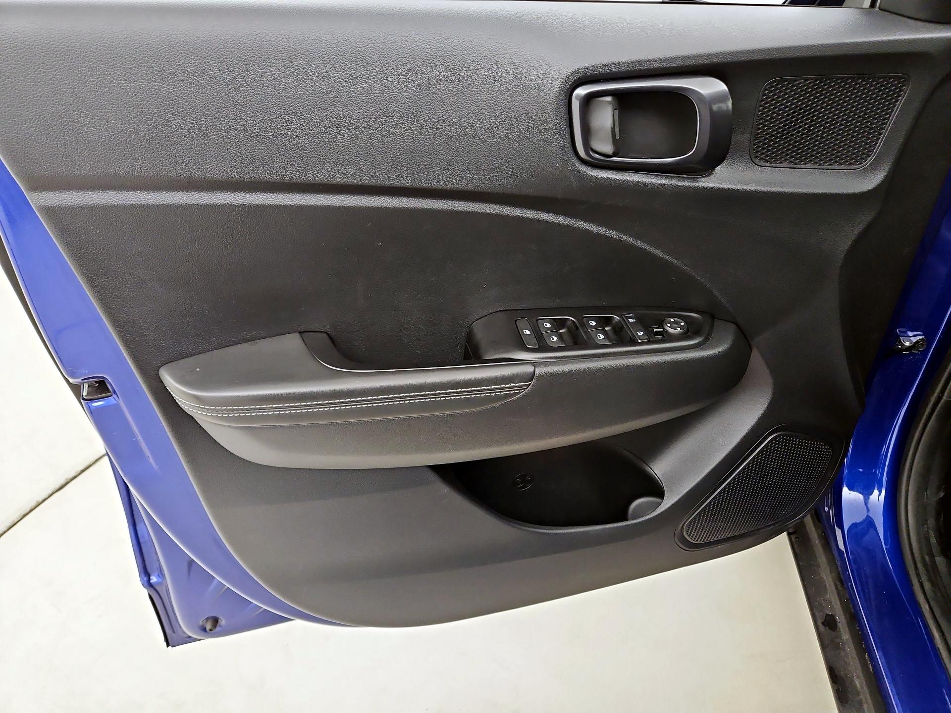 Thumbnail: 2023 Hyundai Venue - 12