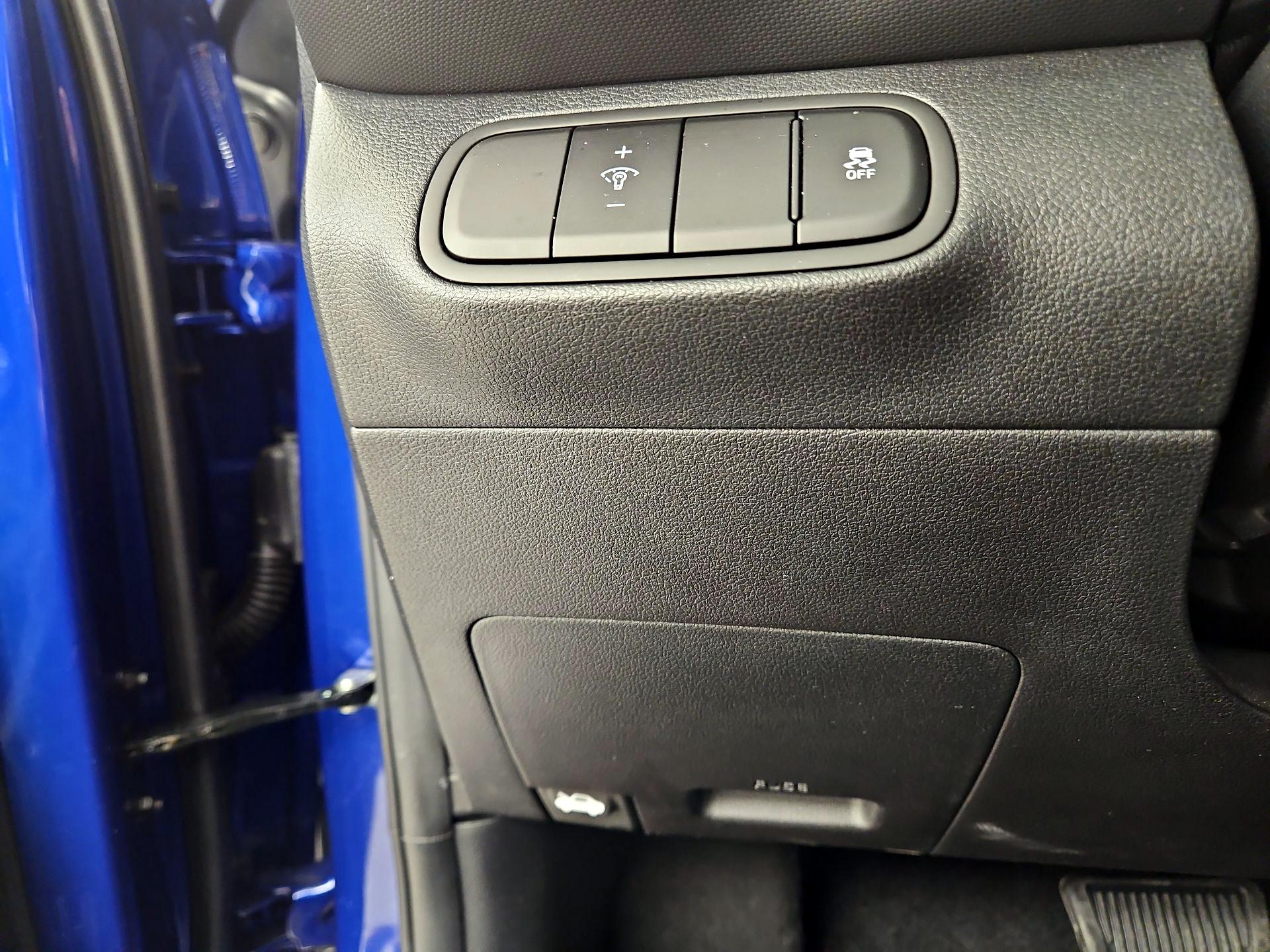 Thumbnail: 2023 Hyundai Venue - 13