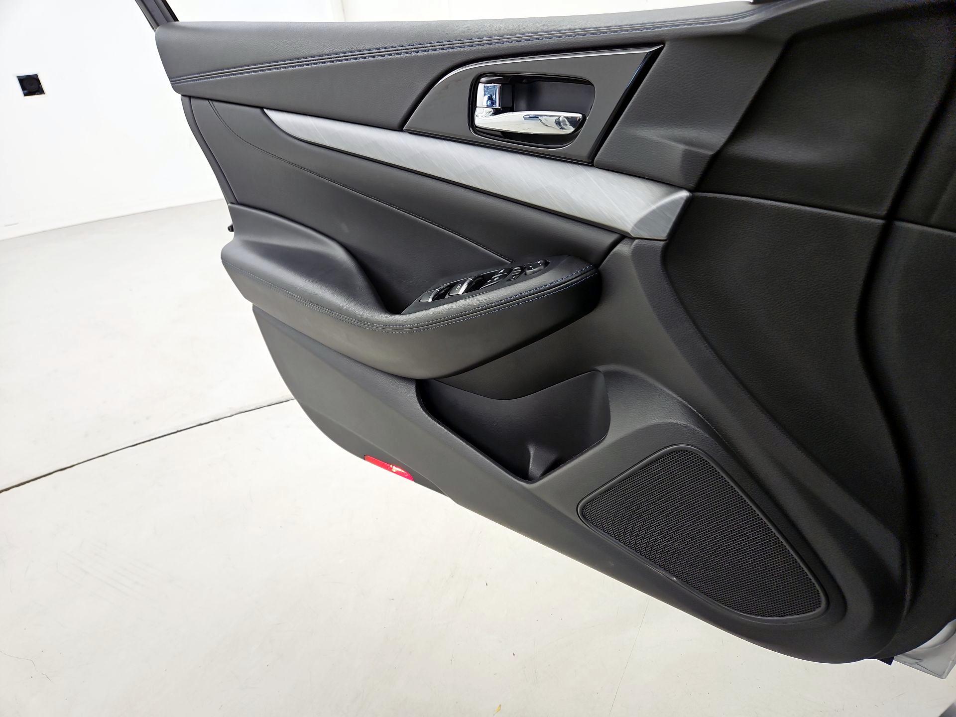 Thumbnail: 2017 Nissan Maxima - 12