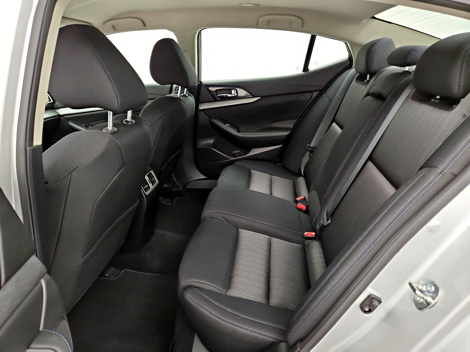 Thumbnail: 2017 Nissan Maxima - 20