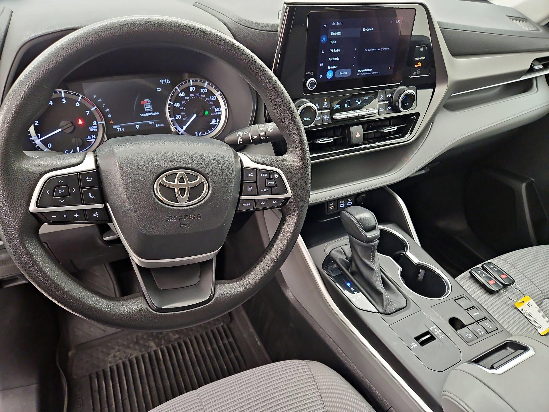 Thumbnail: 2023 Toyota Highlander - 9