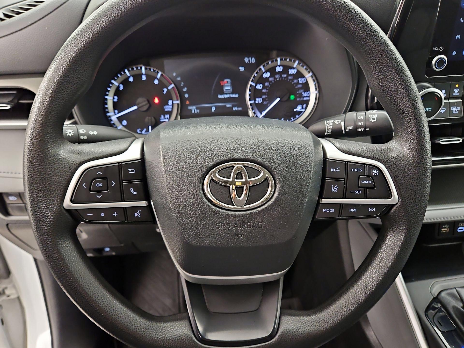 Thumbnail: 2023 Toyota Highlander - 10