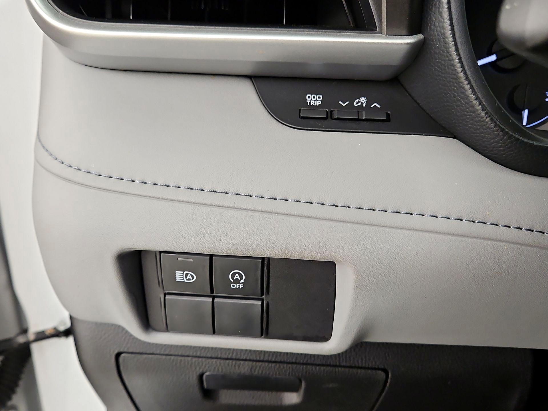 Thumbnail: 2023 Toyota Highlander - 13