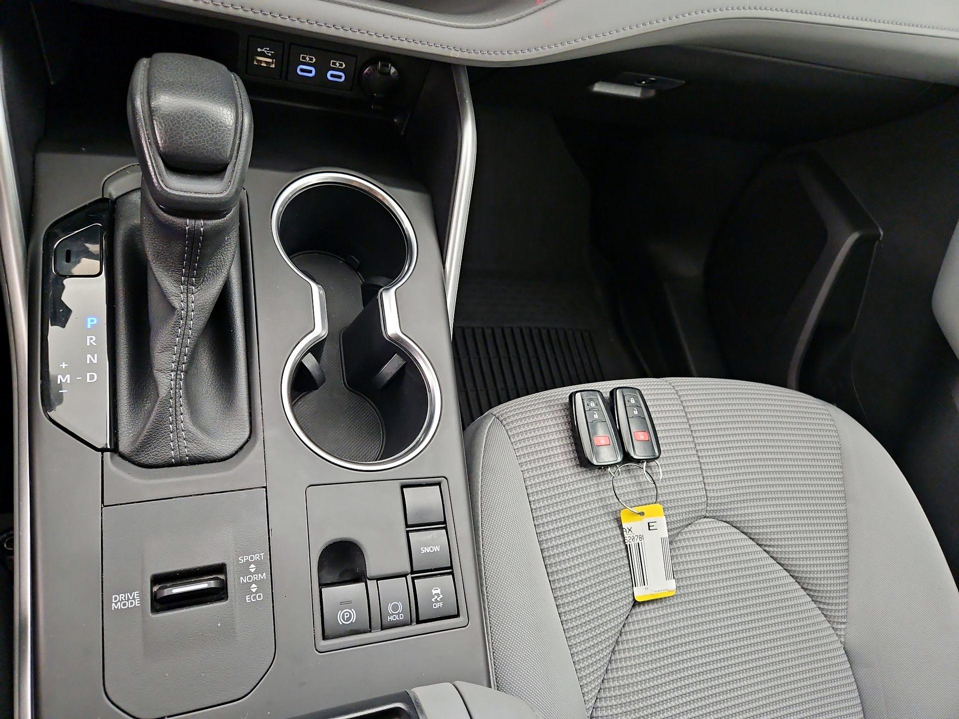 Thumbnail: 2023 Toyota Highlander - 17