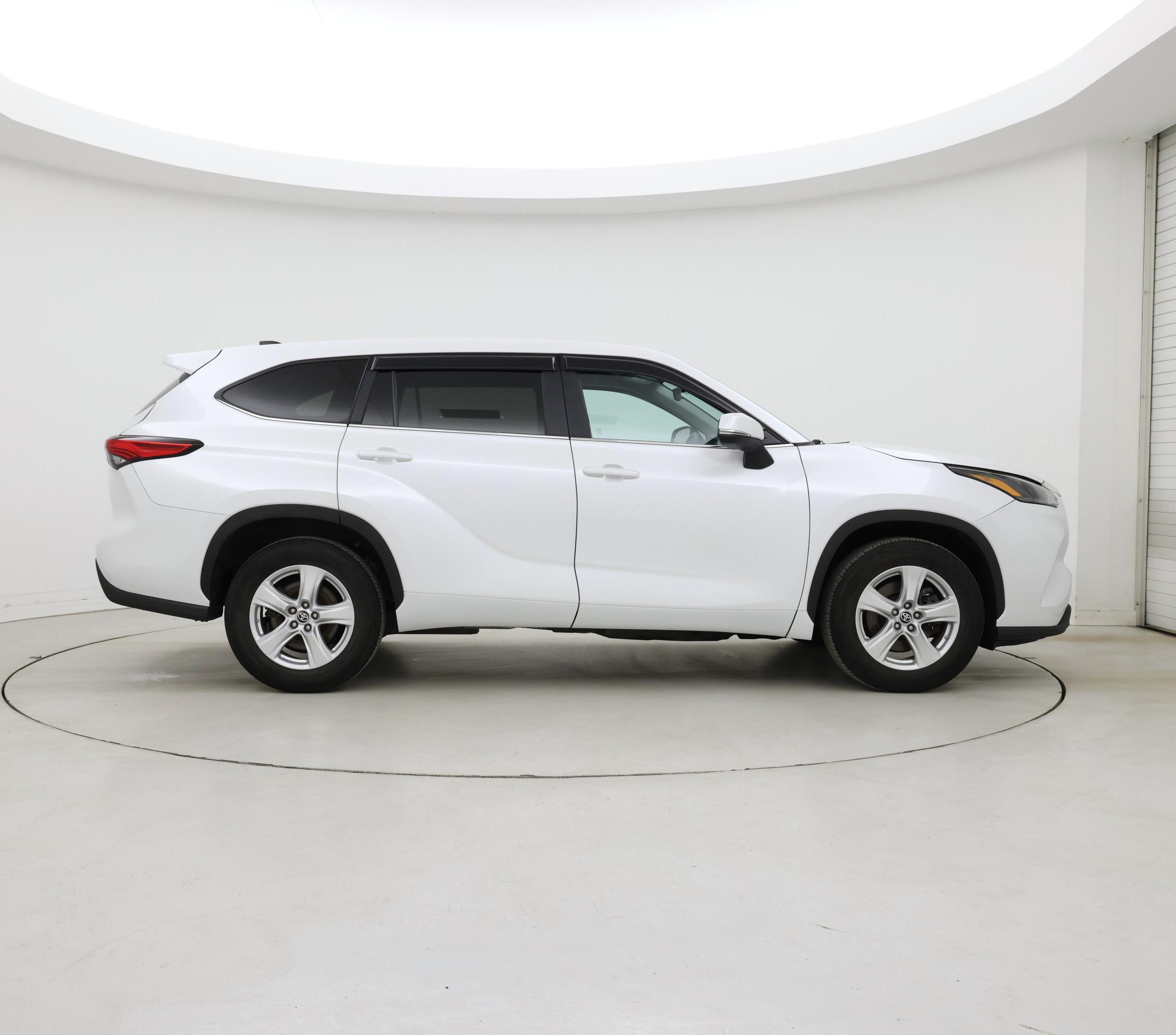 Thumbnail: 2023 Toyota Highlander - 7