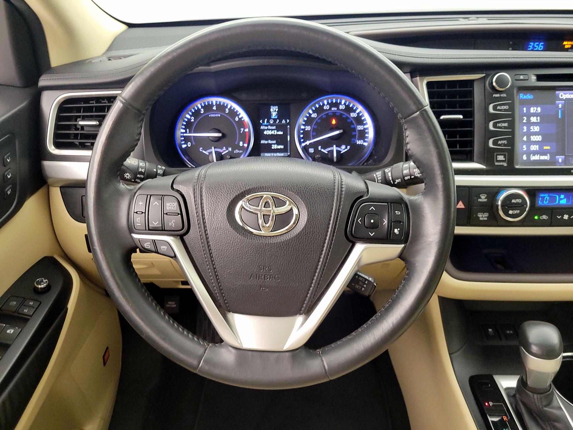 Thumbnail: 2015 Toyota Highlander - 10