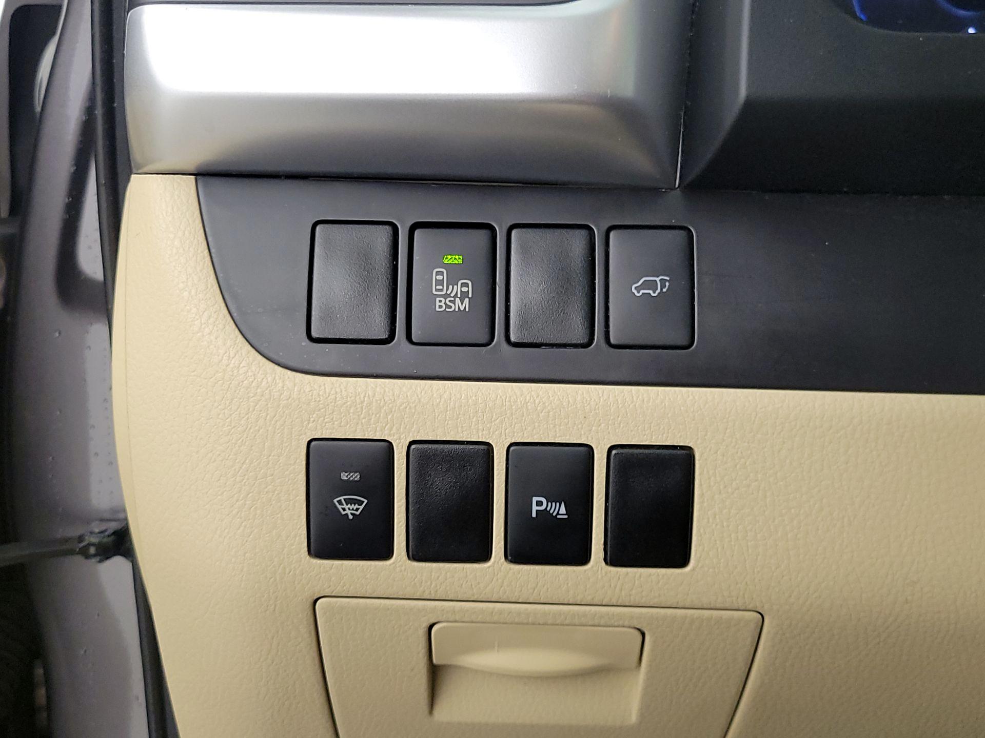 Thumbnail: 2015 Toyota Highlander - 13