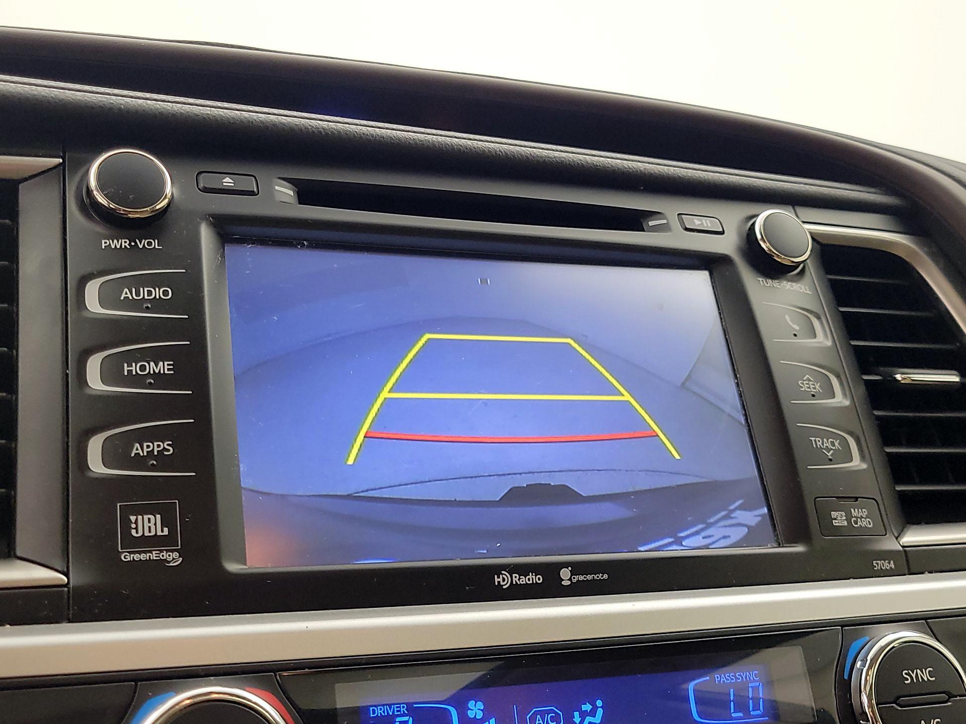 Thumbnail: 2015 Toyota Highlander - 14