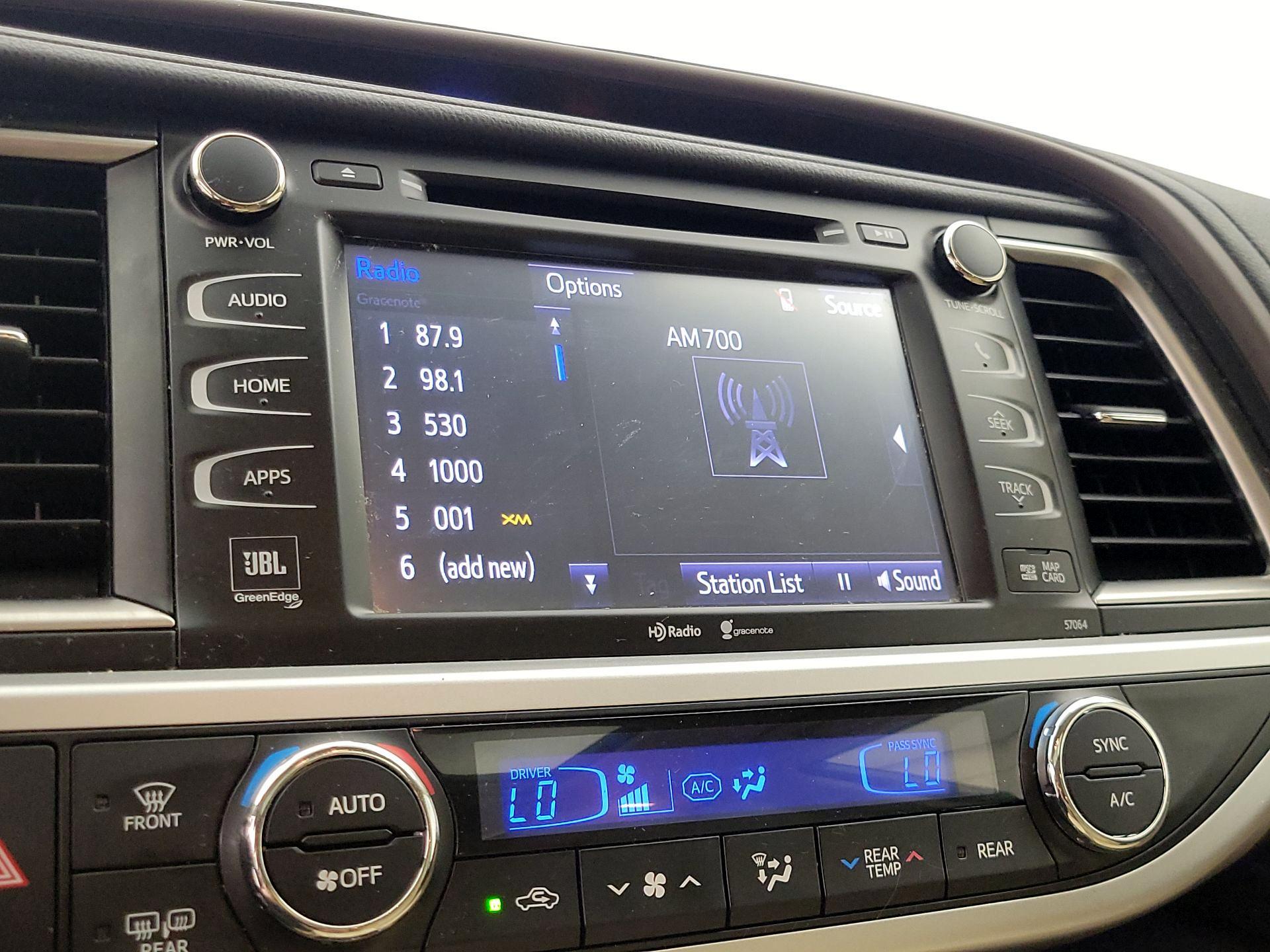 Thumbnail: 2015 Toyota Highlander - 15