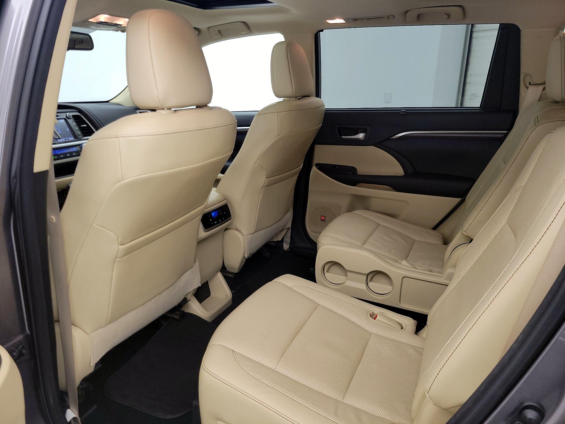 Thumbnail: 2015 Toyota Highlander - 20