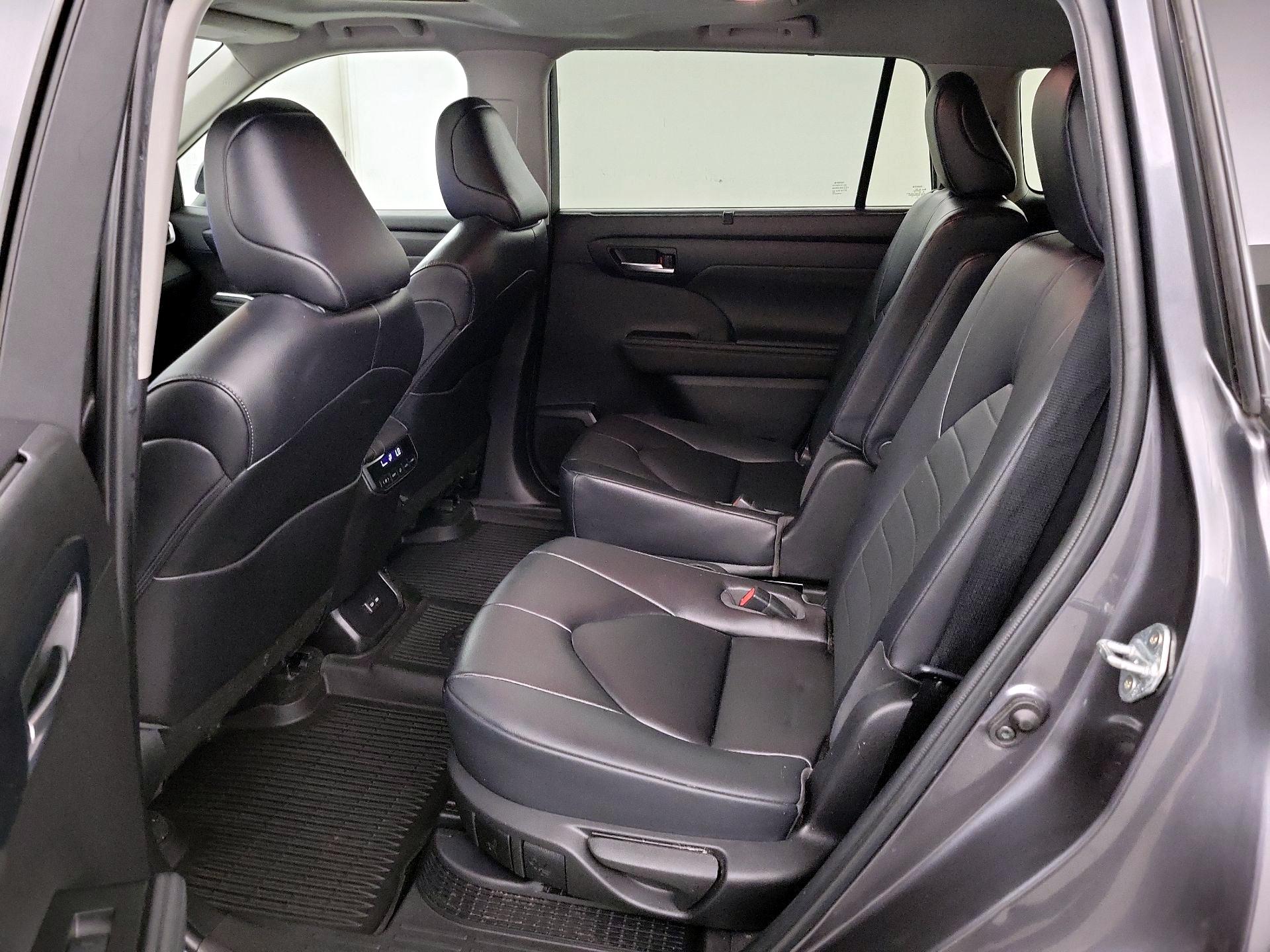 Thumbnail: 2023 Toyota Highlander - 20