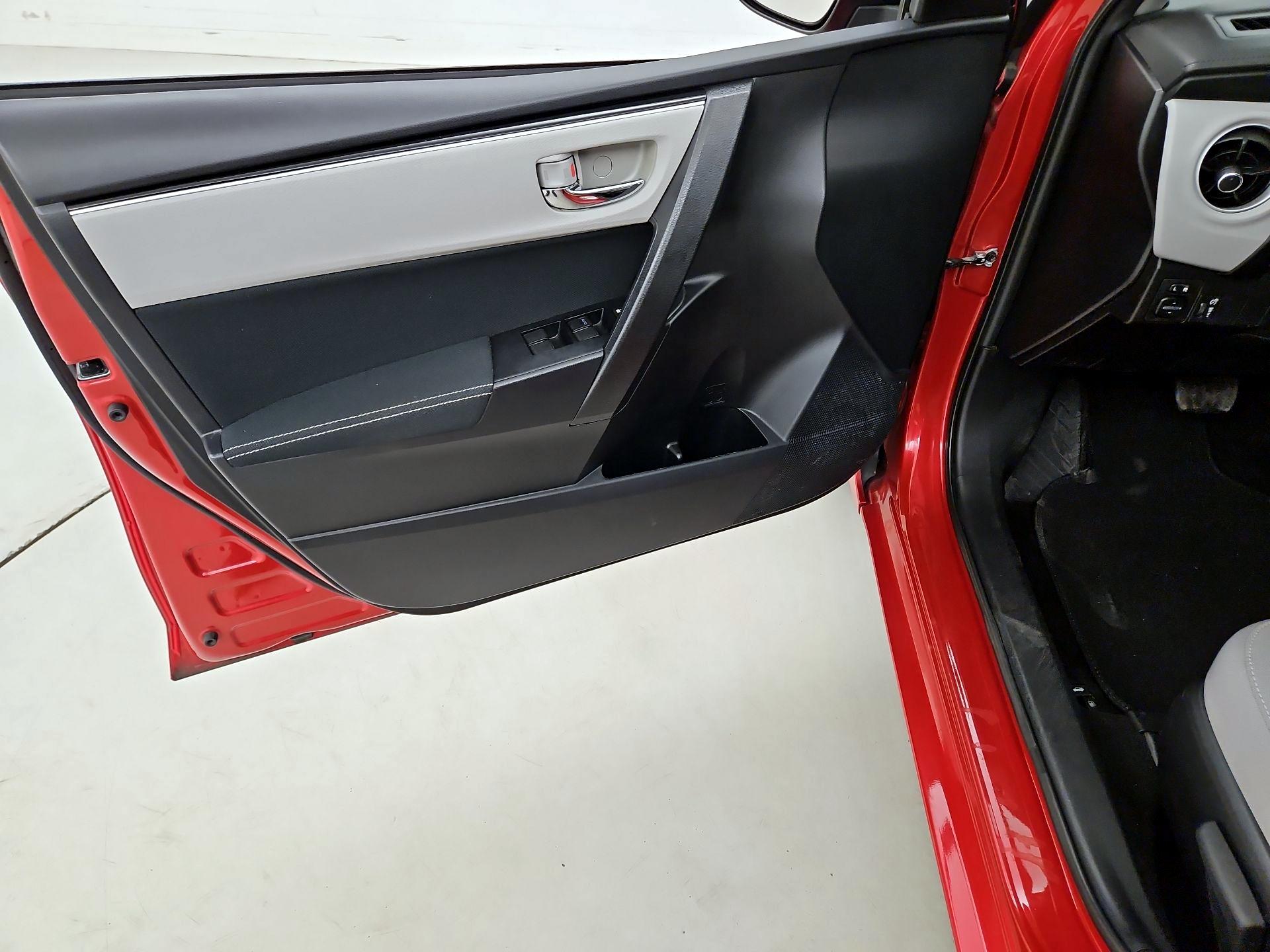 Thumbnail: 2017 Toyota Corolla - 12